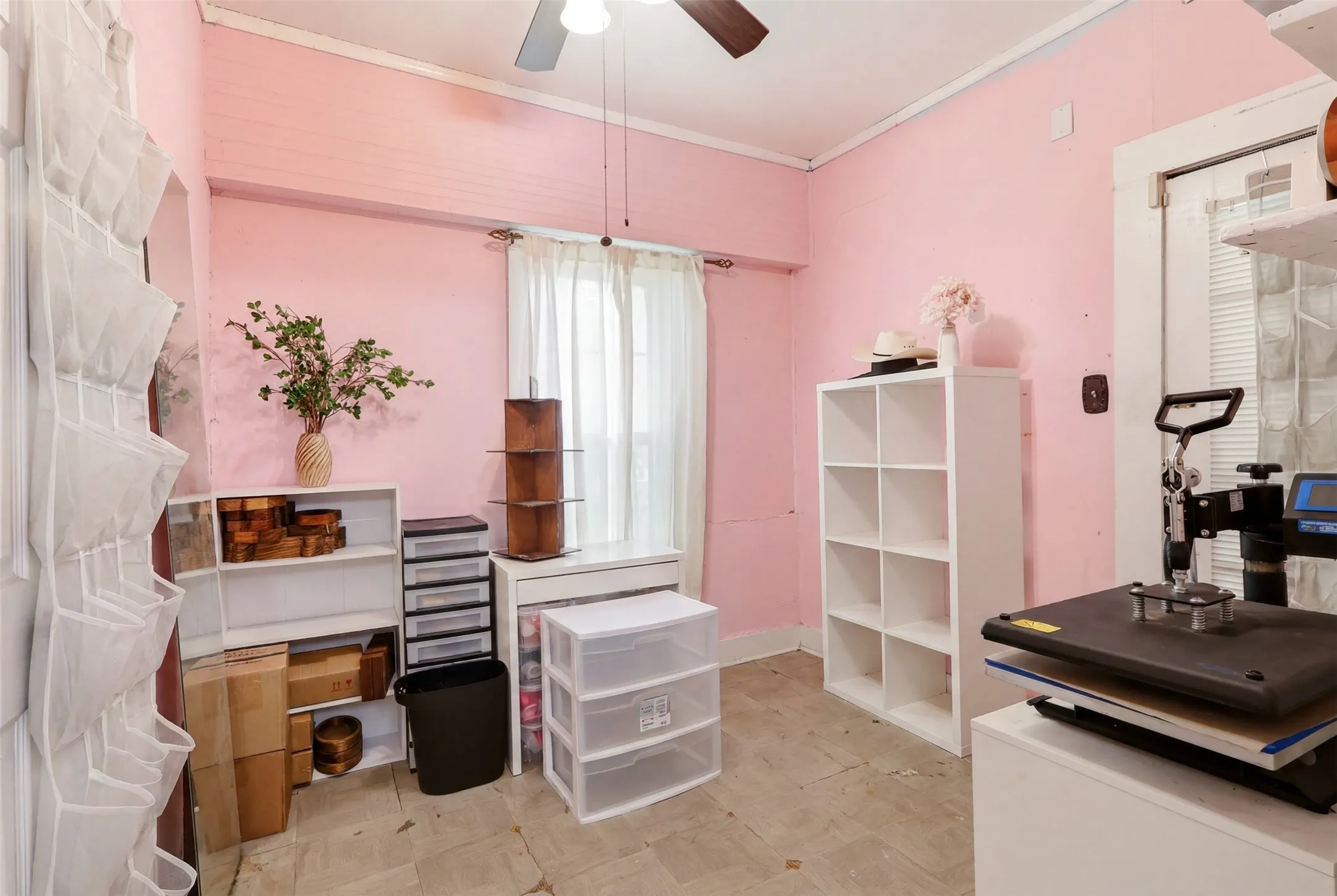 Single Family Residence For Sale in Dallas County , 908 N Winnetka Avenue, Dallas, Texas 75208, 2 Bedroom, 3 Bathroom, 2 Garage spaces, 1,704 Sqft, built in 1918, mls#21302991, Real Estate Agent in Dallas, Homes For Sale in Dallas county, Homes For Sale in Dallas, Realtor in Dallas Texas, Real Estate Brokerage Independent Realty Texas, Luminita Cordes Realtor