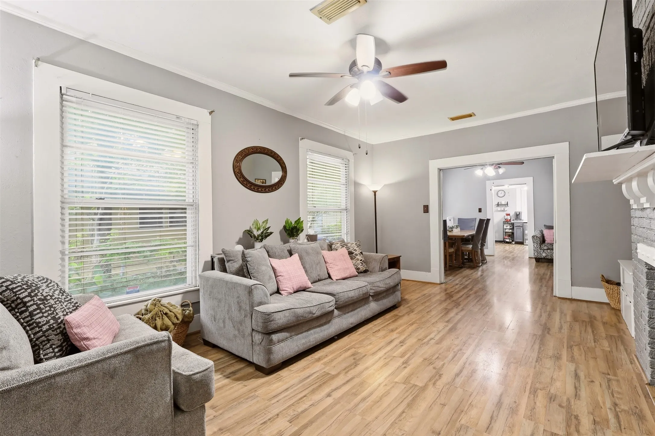 Single Family Residence For Sale in Dallas County , 908 N Winnetka Avenue, Dallas, Texas 75208, 2 Bedroom, 3 Bathroom, 2 Garage spaces, 1,704 Sqft, built in 1918, mls#21302991, Real Estate Agent in Dallas, Homes For Sale in Dallas county, Homes For Sale in Dallas, Realtor in Dallas Texas, Real Estate Brokerage Independent Realty Texas, Luminita Cordes Realtor