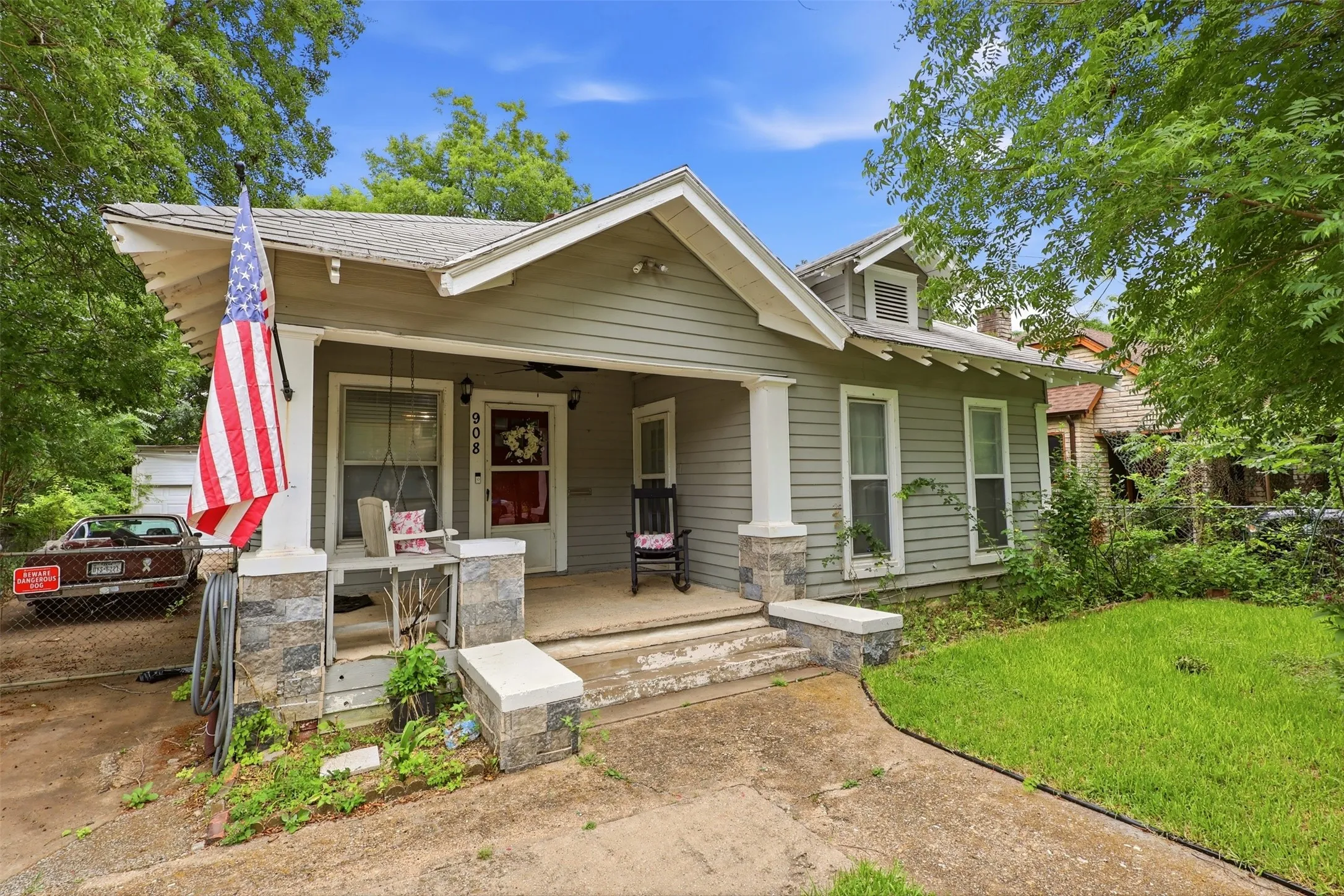 Single Family Residence For Sale in Dallas County , 908 N Winnetka Avenue, Dallas, Texas 75208, 2 Bedroom, 3 Bathroom, 2 Garage spaces, 1,704 Sqft, built in 1918, mls#21302991, Real Estate Agent in Dallas, Homes For Sale in Dallas county, Homes For Sale in Dallas, Realtor in Dallas Texas, Real Estate Brokerage Independent Realty Texas, Luminita Cordes Realtor