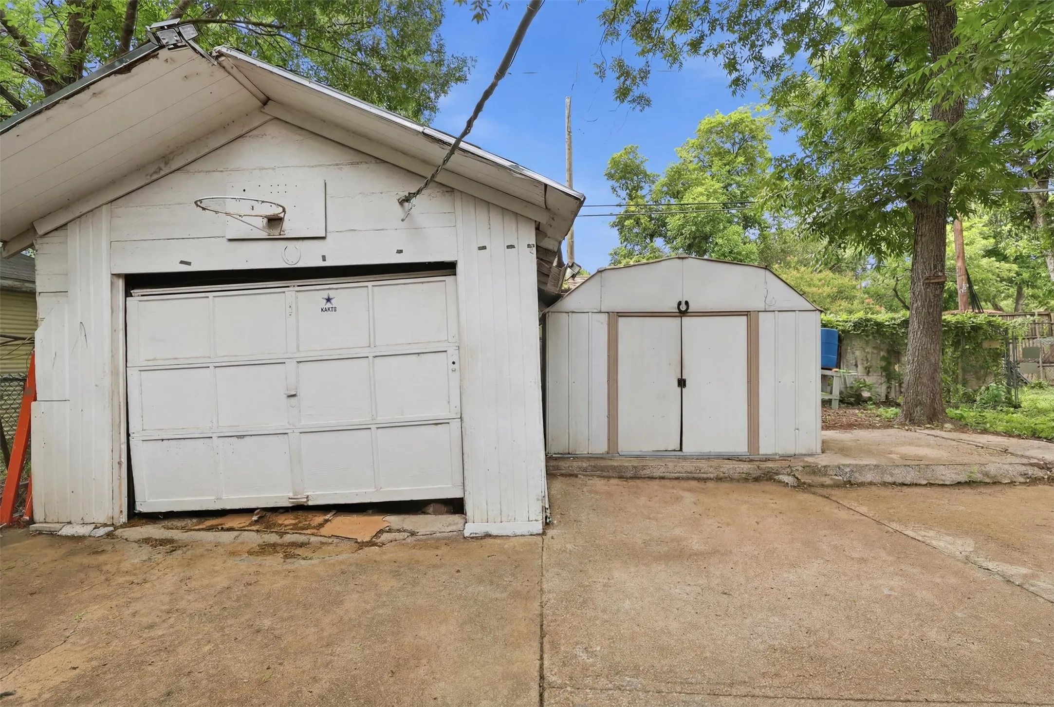 Single Family Residence For Sale in Dallas County , 908 N Winnetka Avenue, Dallas, Texas 75208, 2 Bedroom, 3 Bathroom, 2 Garage spaces, 1,704 Sqft, built in 1918, mls#21302991, Real Estate Agent in Dallas, Homes For Sale in Dallas county, Homes For Sale in Dallas, Realtor in Dallas Texas, Real Estate Brokerage Independent Realty Texas, Luminita Cordes Realtor