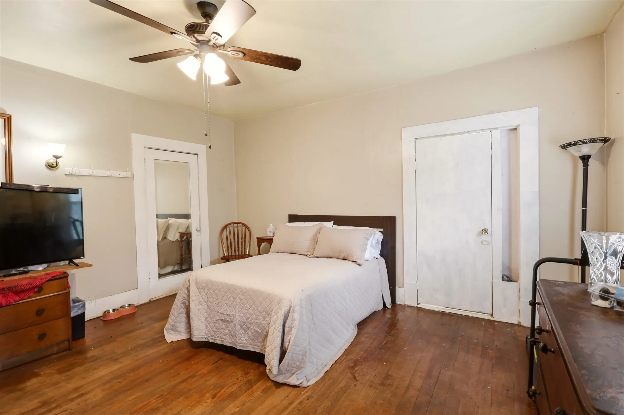 Single Family Residence For Sale in Dallas County , 908 N Winnetka Avenue, Dallas, Texas 75208, 2 Bedroom, 3 Bathroom, 2 Garage spaces, 1,704 Sqft, built in 1918, mls#21302991, Real Estate Agent in Dallas, Homes For Sale in Dallas county, Homes For Sale in Dallas, Realtor in Dallas Texas, Real Estate Brokerage Independent Realty Texas, Luminita Cordes Realtor
