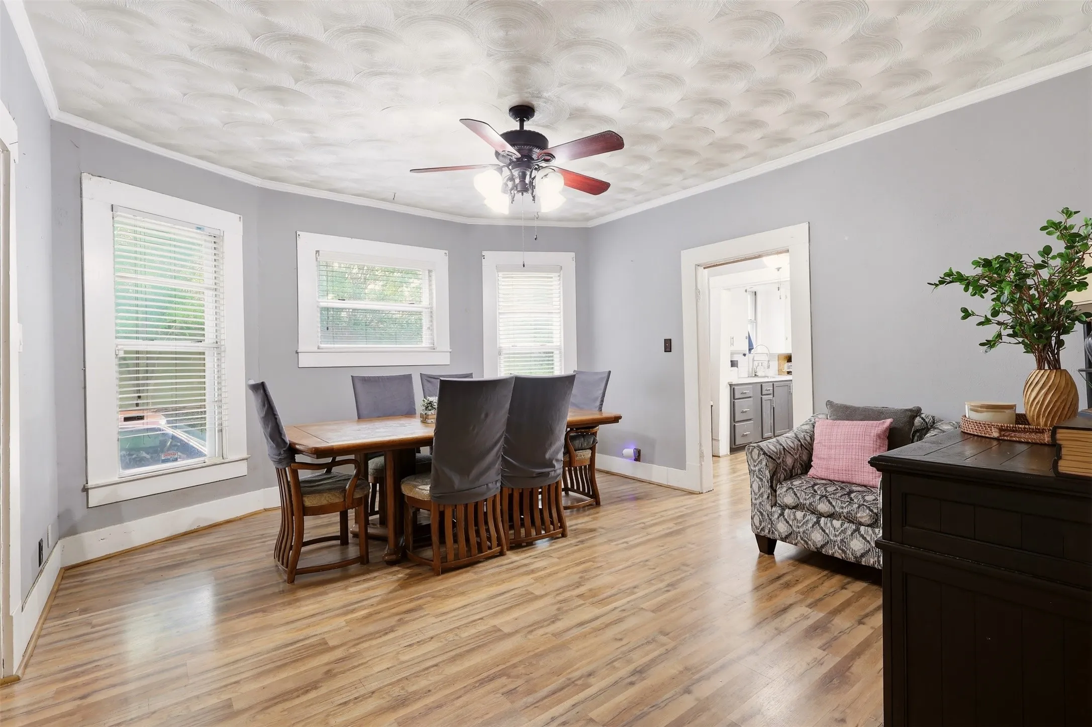 Single Family Residence For Sale in Dallas County , 908 N Winnetka Avenue, Dallas, Texas 75208, 2 Bedroom, 3 Bathroom, 2 Garage spaces, 1,704 Sqft, built in 1918, mls#21302991, Real Estate Agent in Dallas, Homes For Sale in Dallas county, Homes For Sale in Dallas, Realtor in Dallas Texas, Real Estate Brokerage Independent Realty Texas, Luminita Cordes Realtor