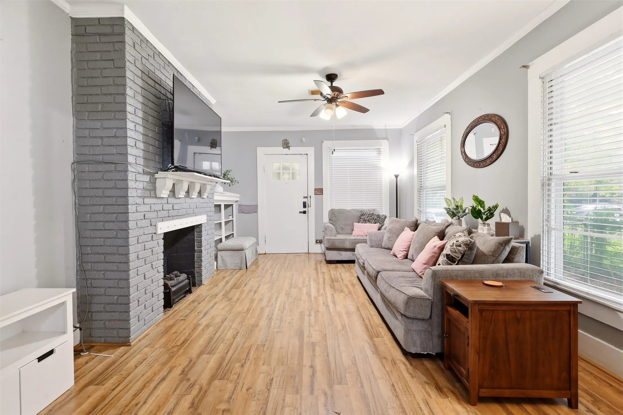 Single Family Residence For Sale in Dallas County , 908 N Winnetka Avenue, Dallas, Texas 75208, 2 Bedroom, 3 Bathroom, 2 Garage spaces, 1,704 Sqft, built in 1918, mls#21302991, Real Estate Agent in Dallas, Homes For Sale in Dallas county, Homes For Sale in Dallas, Realtor in Dallas Texas, Real Estate Brokerage Independent Realty Texas, Luminita Cordes Realtor