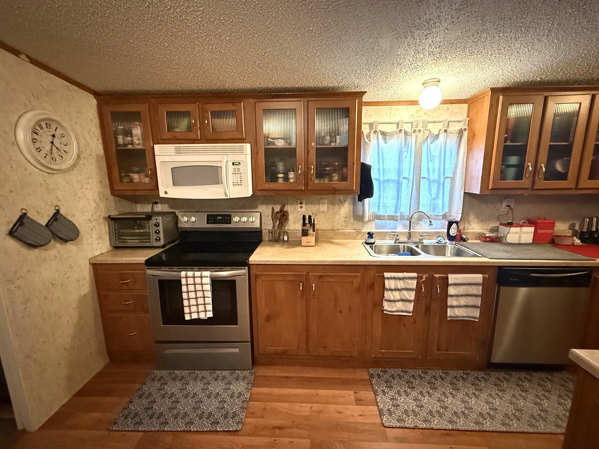 Mobile Home For Sale in Grayson County , 1140 One Mile Lane, Bells, Texas 75414, 3 Bedroom, 2 Bathroom, Garage spaces, 1,216 Sqft, built in 2008, mls#21301889, Real Estate Agent in Bells, Homes For Sale in Grayson county, Homes For Sale in Bells, Realtor in Bells Texas, Real Estate Brokerage Independent Realty Texas, Luminita Cordes Realtor
