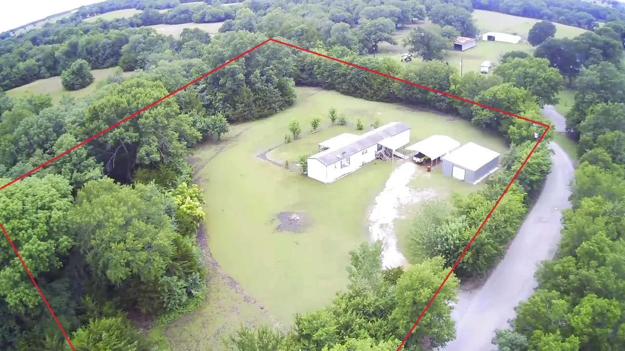 Mobile Home For Sale in Grayson County , 1140 One Mile Lane, Bells, Texas 75414, 3 Bedroom, 2 Bathroom, Garage spaces, 1,216 Sqft, built in 2008, mls#21301889, Real Estate Agent in Bells, Homes For Sale in Grayson county, Homes For Sale in Bells, Realtor in Bells Texas, Real Estate Brokerage Independent Realty Texas, Luminita Cordes Realtor
