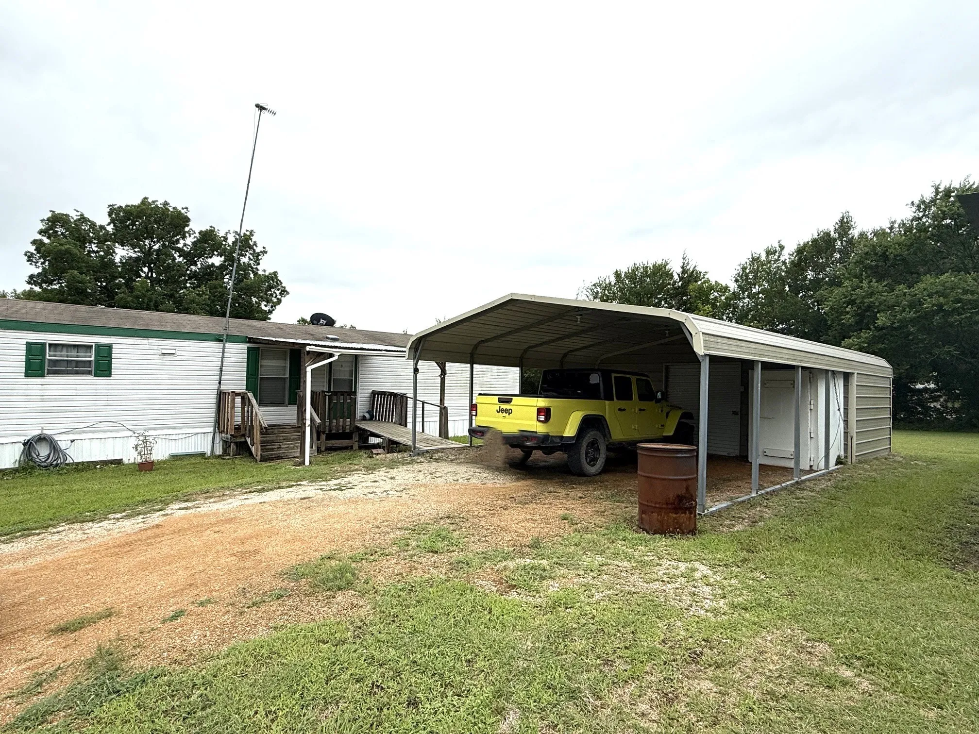 Mobile Home For Sale in Grayson County , 1140 One Mile Lane, Bells, Texas 75414, 3 Bedroom, 2 Bathroom, Garage spaces, 1,216 Sqft, built in 2008, mls#21301889, Real Estate Agent in Bells, Homes For Sale in Grayson county, Homes For Sale in Bells, Realtor in Bells Texas, Real Estate Brokerage Independent Realty Texas, Luminita Cordes Realtor