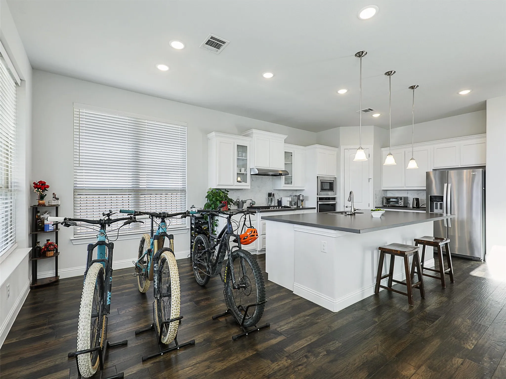 Single Family Residence For Rent in Collin County , 1820 Amazon Drive, Plano, Texas 75075, 6 Bedroom, 4 Bathroom, 3 Garage spaces, 4,030 Sqft, built in 2019, mls#21301590, Real Estate Agent in Plano, Homes For Rent in Collin county, Homes For Rent in Plano, Realtor in Plano Texas, Real Estate Brokerage Independent Realty Texas, Luminita Cordes Realtor
