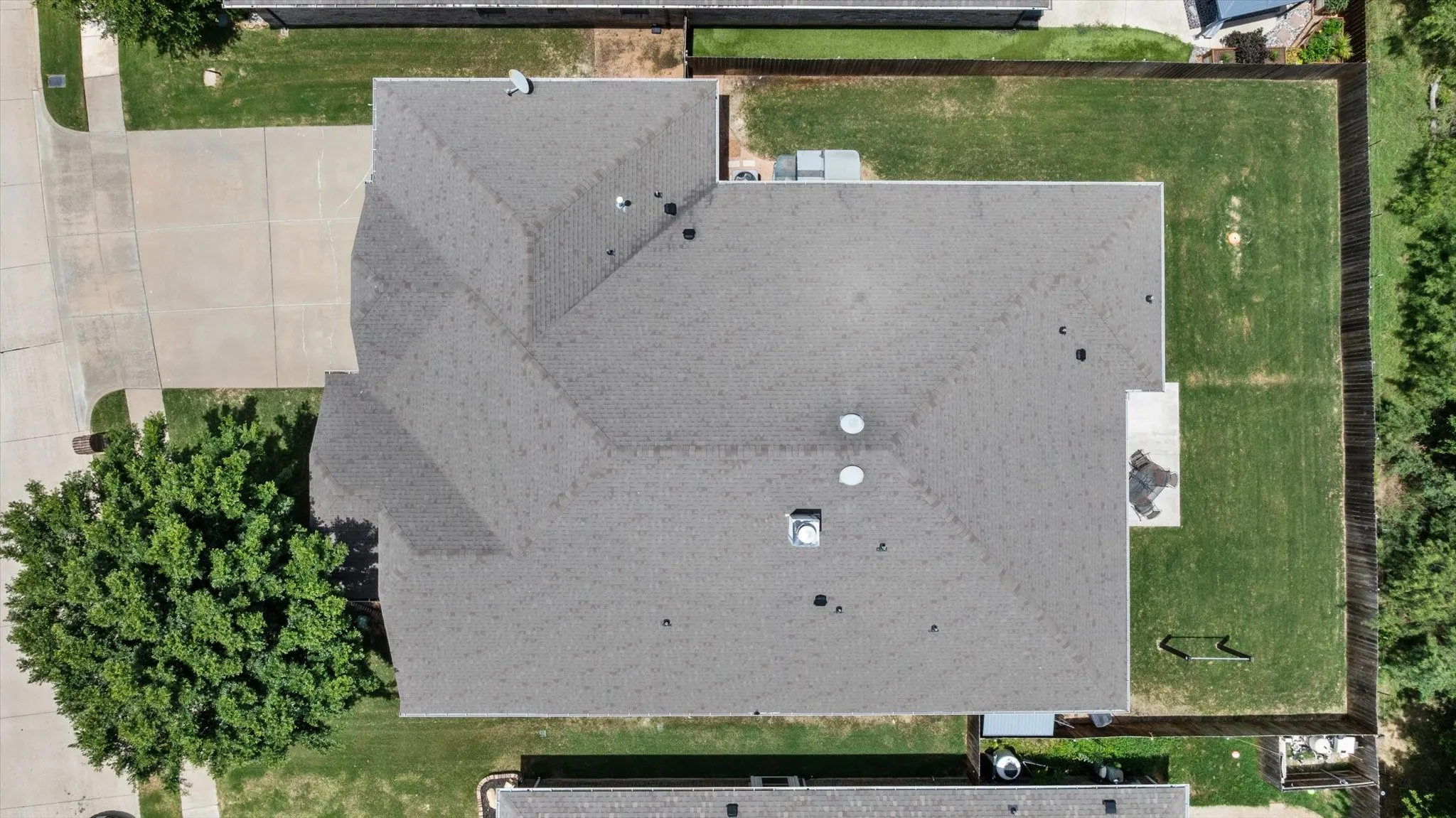 Single Family Residence For Sale in Johnson County , 340 Canadian Lane, Burleson, Texas 76028, 5 Bedroom, 3 Bathroom, 3 Garage spaces, 2,586 Sqft, built in 2014, mls#21294762, Real Estate Agent in Burleson, Homes For Sale in Johnson county, Homes For Sale in Burleson, Realtor in Burleson Texas, Real Estate Brokerage Independent Realty Texas, Luminita Cordes Realtor