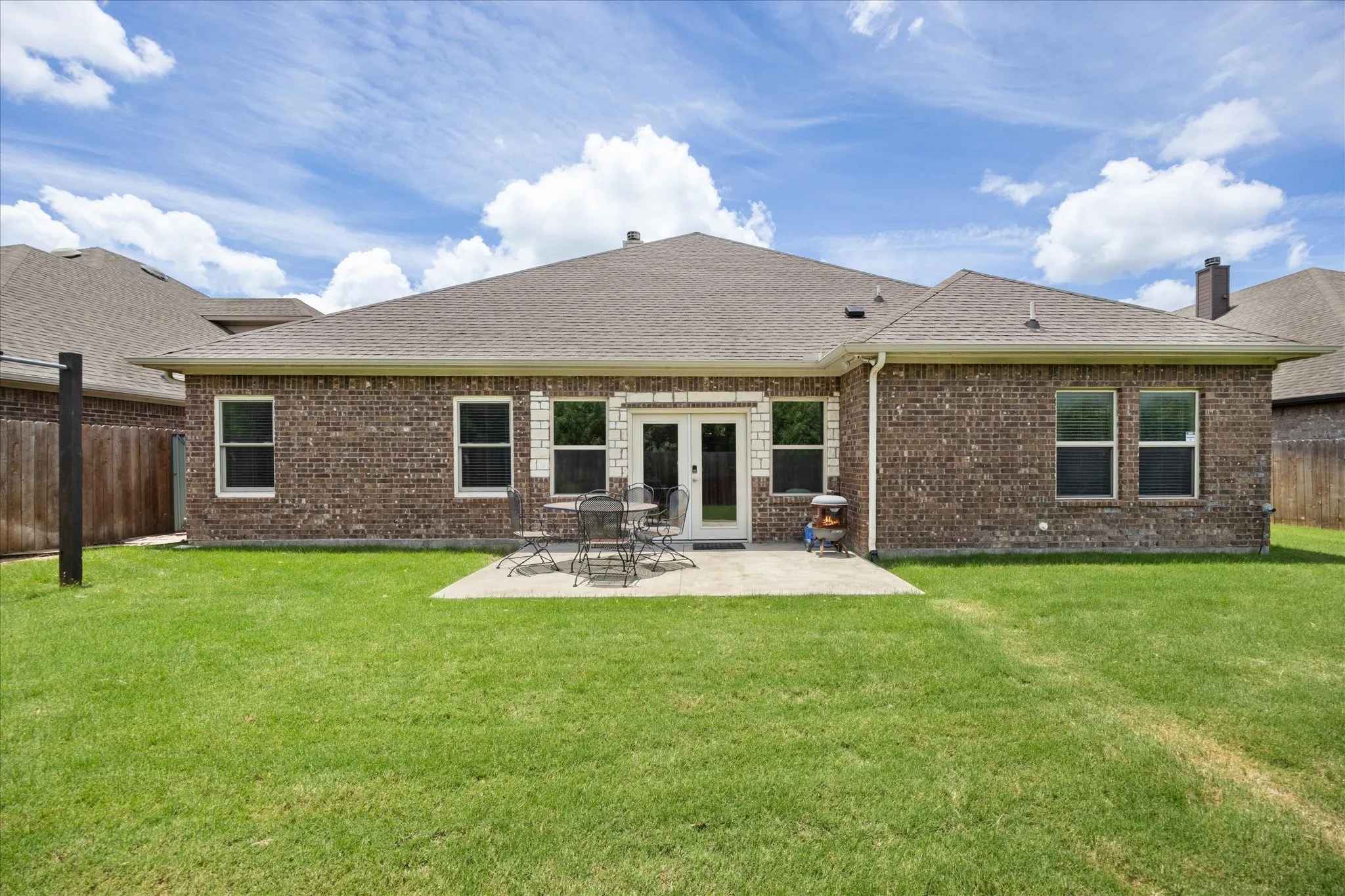 Single Family Residence For Sale in Johnson County , 340 Canadian Lane, Burleson, Texas 76028, 5 Bedroom, 3 Bathroom, 3 Garage spaces, 2,586 Sqft, built in 2014, mls#21294762, Real Estate Agent in Burleson, Homes For Sale in Johnson county, Homes For Sale in Burleson, Realtor in Burleson Texas, Real Estate Brokerage Independent Realty Texas, Luminita Cordes Realtor