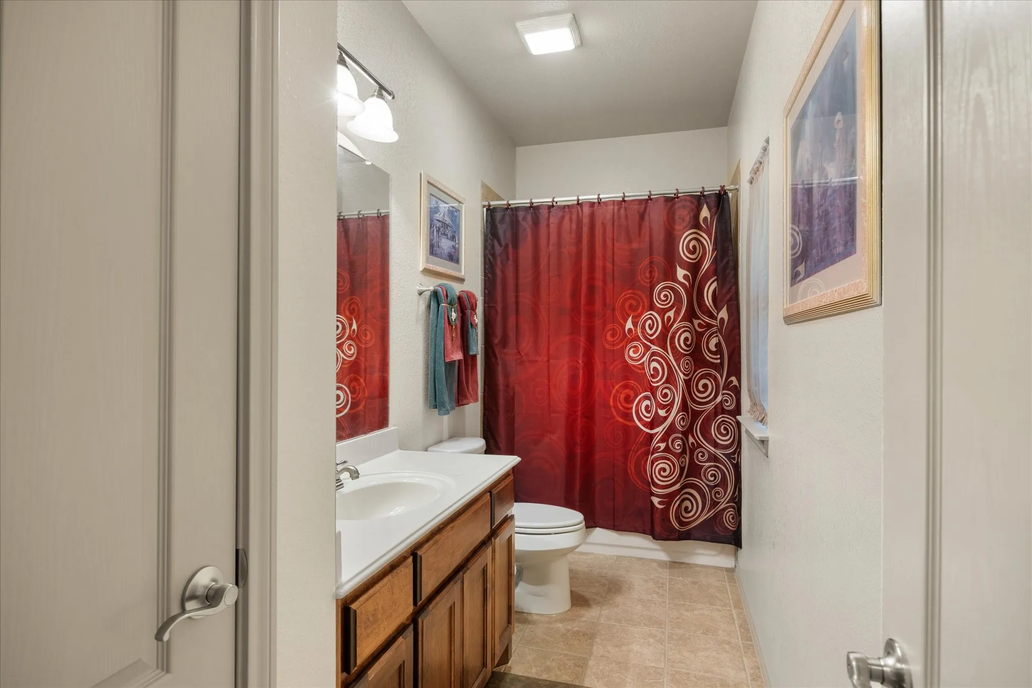 Single Family Residence For Sale in Johnson County , 340 Canadian Lane, Burleson, Texas 76028, 5 Bedroom, 3 Bathroom, 3 Garage spaces, 2,586 Sqft, built in 2014, mls#21294762, Real Estate Agent in Burleson, Homes For Sale in Johnson county, Homes For Sale in Burleson, Realtor in Burleson Texas, Real Estate Brokerage Independent Realty Texas, Luminita Cordes Realtor