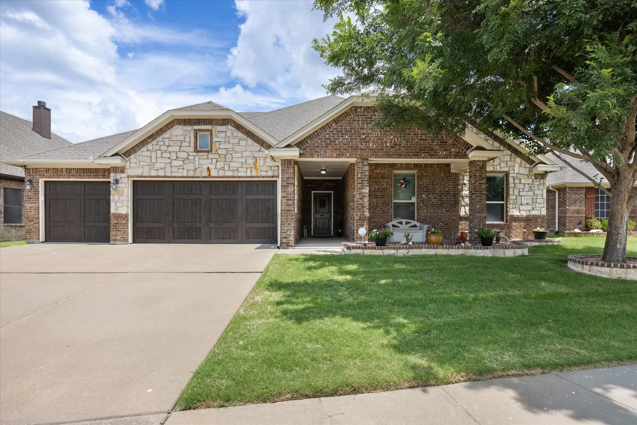 Single Family Residence For Sale in Johnson County , 340 Canadian Lane, Burleson, Texas 76028, 5 Bedroom, 3 Bathroom, 3 Garage spaces, 2,586 Sqft, built in 2014, mls#21294762, Real Estate Agent in Burleson, Homes For Sale in Johnson county, Homes For Sale in Burleson, Realtor in Burleson Texas, Real Estate Brokerage Independent Realty Texas, Luminita Cordes Realtor