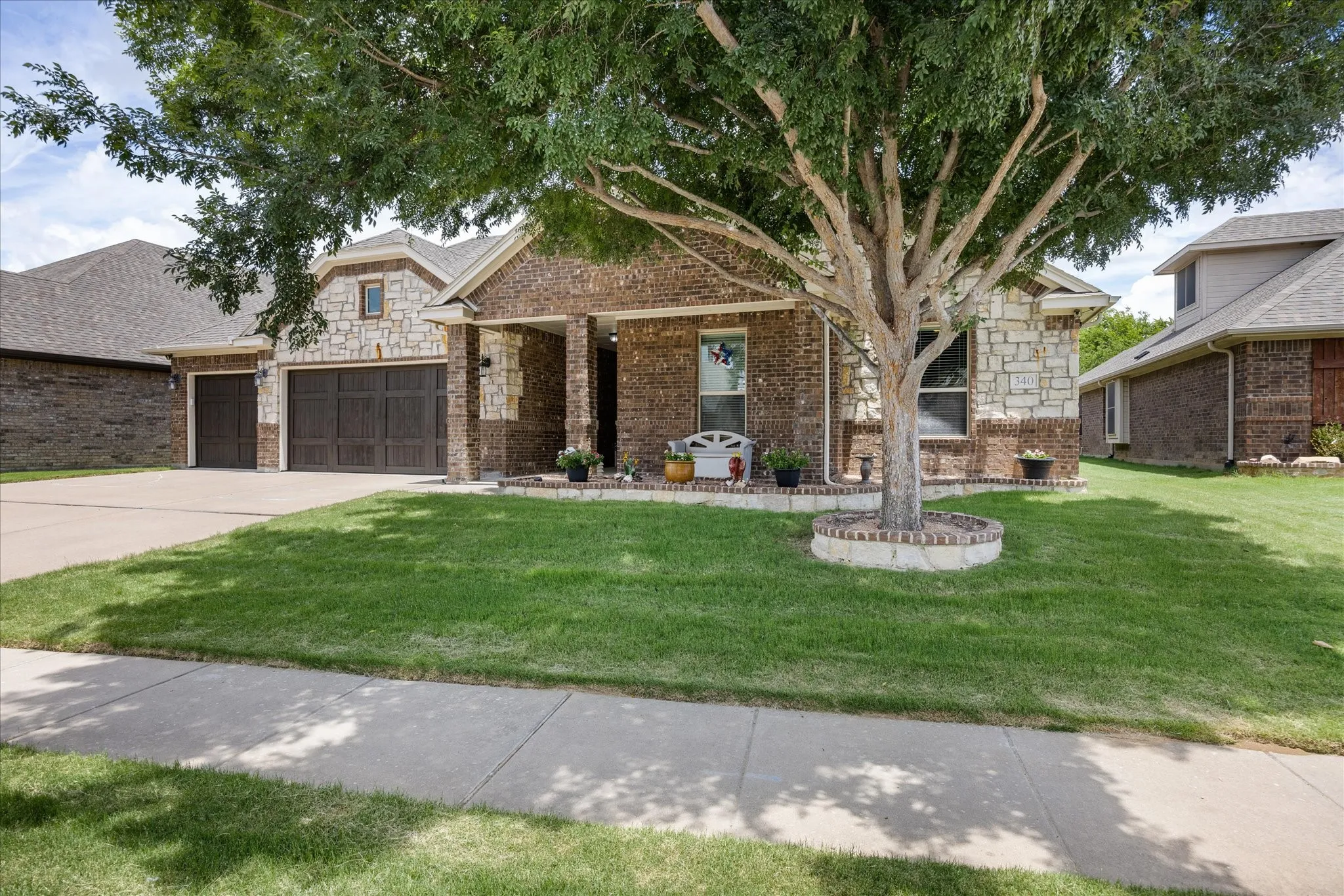 Single Family Residence For Sale in Johnson County , 340 Canadian Lane, Burleson, Texas 76028, 5 Bedroom, 3 Bathroom, 3 Garage spaces, 2,586 Sqft, built in 2014, mls#21294762, Real Estate Agent in Burleson, Homes For Sale in Johnson county, Homes For Sale in Burleson, Realtor in Burleson Texas, Real Estate Brokerage Independent Realty Texas, Luminita Cordes Realtor