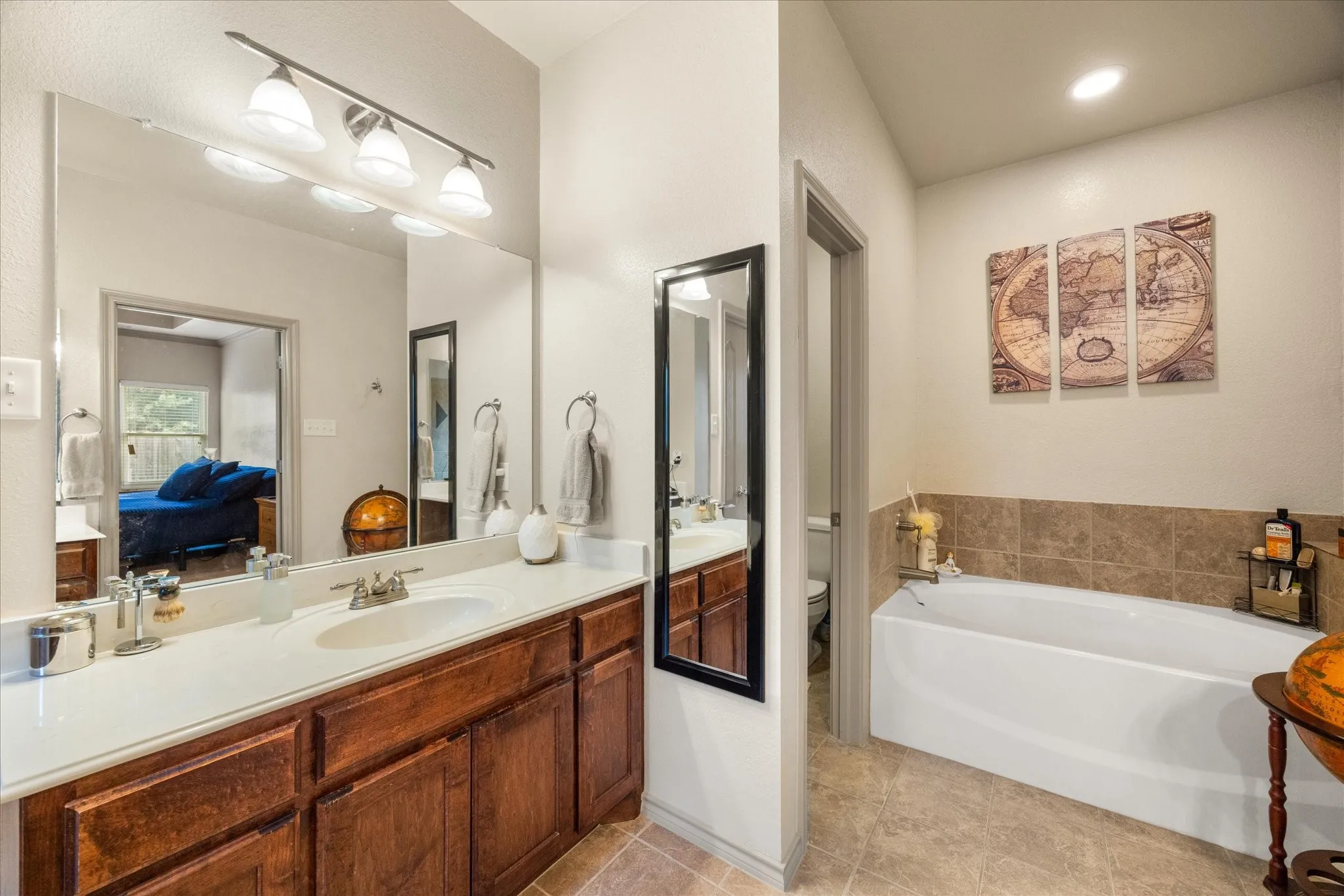 Single Family Residence For Sale in Johnson County , 340 Canadian Lane, Burleson, Texas 76028, 5 Bedroom, 3 Bathroom, 3 Garage spaces, 2,586 Sqft, built in 2014, mls#21294762, Real Estate Agent in Burleson, Homes For Sale in Johnson county, Homes For Sale in Burleson, Realtor in Burleson Texas, Real Estate Brokerage Independent Realty Texas, Luminita Cordes Realtor