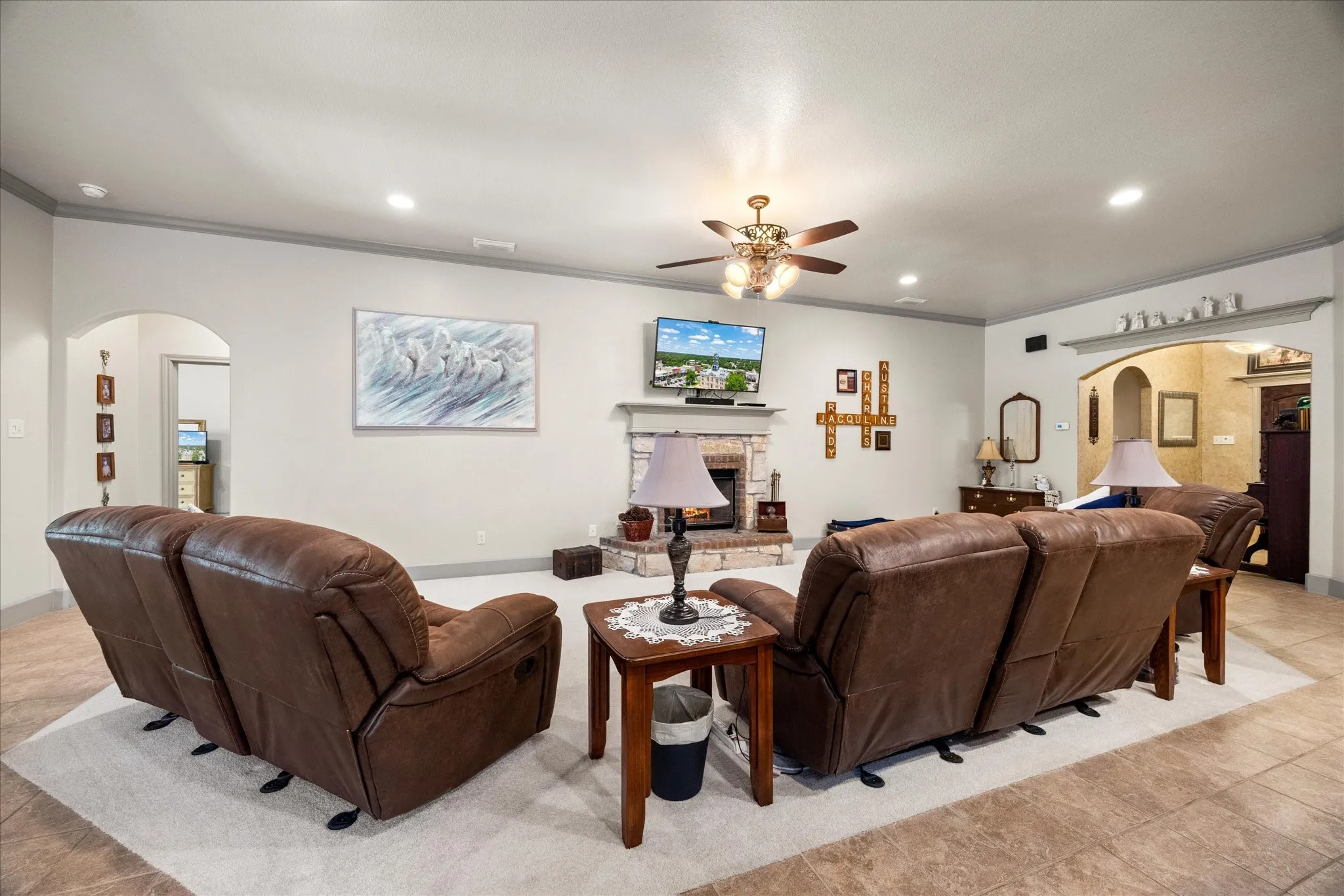 Single Family Residence For Sale in Johnson County , 340 Canadian Lane, Burleson, Texas 76028, 5 Bedroom, 3 Bathroom, 3 Garage spaces, 2,586 Sqft, built in 2014, mls#21294762, Real Estate Agent in Burleson, Homes For Sale in Johnson county, Homes For Sale in Burleson, Realtor in Burleson Texas, Real Estate Brokerage Independent Realty Texas, Luminita Cordes Realtor