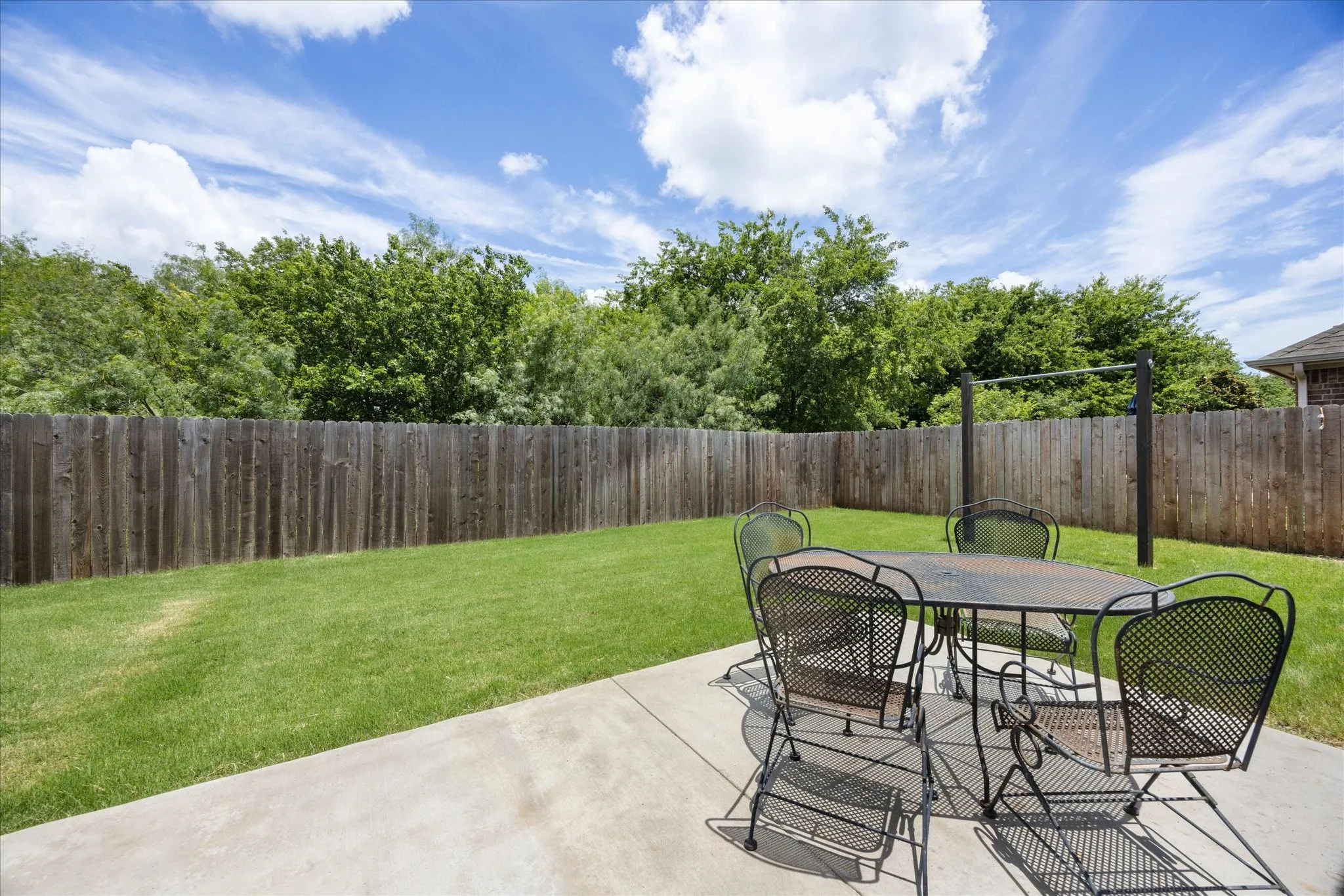 Single Family Residence For Sale in Johnson County , 340 Canadian Lane, Burleson, Texas 76028, 5 Bedroom, 3 Bathroom, 3 Garage spaces, 2,586 Sqft, built in 2014, mls#21294762, Real Estate Agent in Burleson, Homes For Sale in Johnson county, Homes For Sale in Burleson, Realtor in Burleson Texas, Real Estate Brokerage Independent Realty Texas, Luminita Cordes Realtor