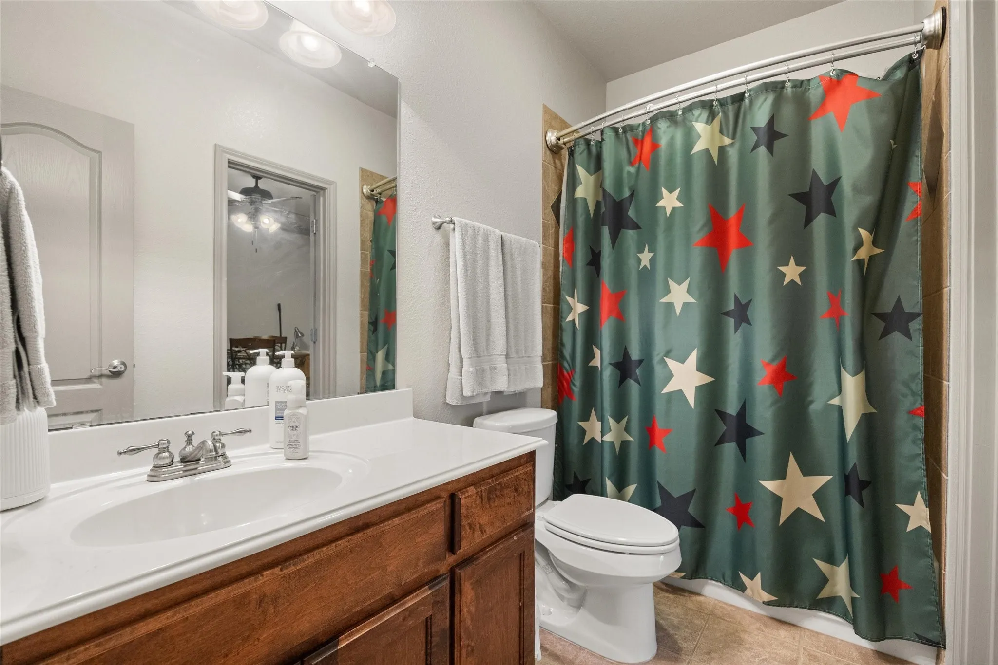 Single Family Residence For Sale in Johnson County , 340 Canadian Lane, Burleson, Texas 76028, 5 Bedroom, 3 Bathroom, 3 Garage spaces, 2,586 Sqft, built in 2014, mls#21294762, Real Estate Agent in Burleson, Homes For Sale in Johnson county, Homes For Sale in Burleson, Realtor in Burleson Texas, Real Estate Brokerage Independent Realty Texas, Luminita Cordes Realtor