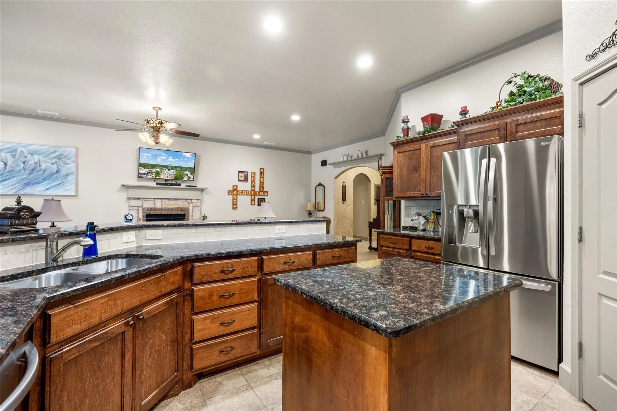 Single Family Residence For Sale in Johnson County , 340 Canadian Lane, Burleson, Texas 76028, 5 Bedroom, 3 Bathroom, 3 Garage spaces, 2,586 Sqft, built in 2014, mls#21294762, Real Estate Agent in Burleson, Homes For Sale in Johnson county, Homes For Sale in Burleson, Realtor in Burleson Texas, Real Estate Brokerage Independent Realty Texas, Luminita Cordes Realtor