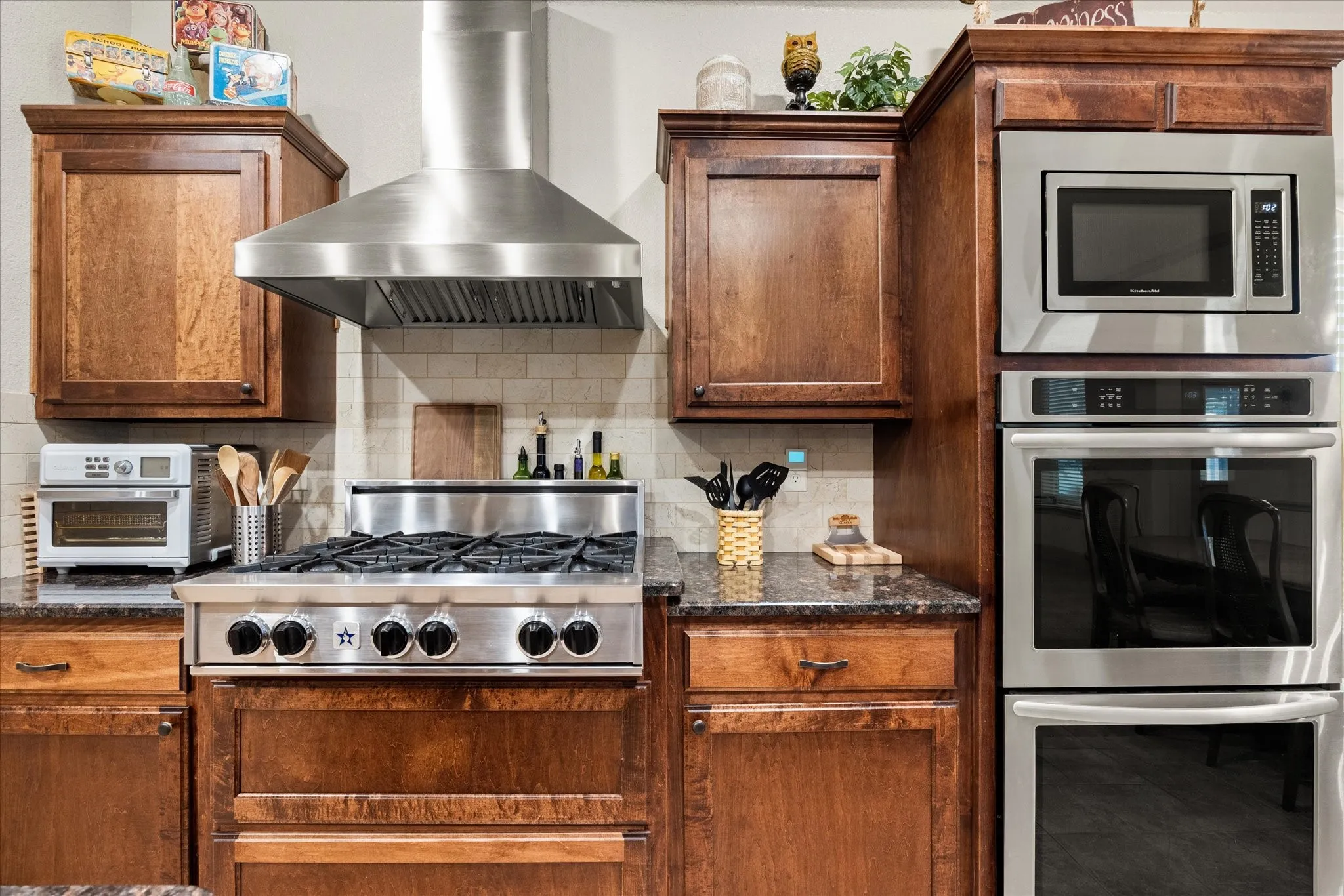 Single Family Residence For Sale in Johnson County , 340 Canadian Lane, Burleson, Texas 76028, 5 Bedroom, 3 Bathroom, 3 Garage spaces, 2,586 Sqft, built in 2014, mls#21294762, Real Estate Agent in Burleson, Homes For Sale in Johnson county, Homes For Sale in Burleson, Realtor in Burleson Texas, Real Estate Brokerage Independent Realty Texas, Luminita Cordes Realtor