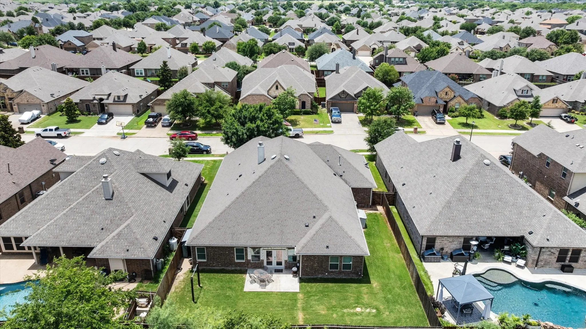 Single Family Residence For Sale in Johnson County , 340 Canadian Lane, Burleson, Texas 76028, 5 Bedroom, 3 Bathroom, 3 Garage spaces, 2,586 Sqft, built in 2014, mls#21294762, Real Estate Agent in Burleson, Homes For Sale in Johnson county, Homes For Sale in Burleson, Realtor in Burleson Texas, Real Estate Brokerage Independent Realty Texas, Luminita Cordes Realtor