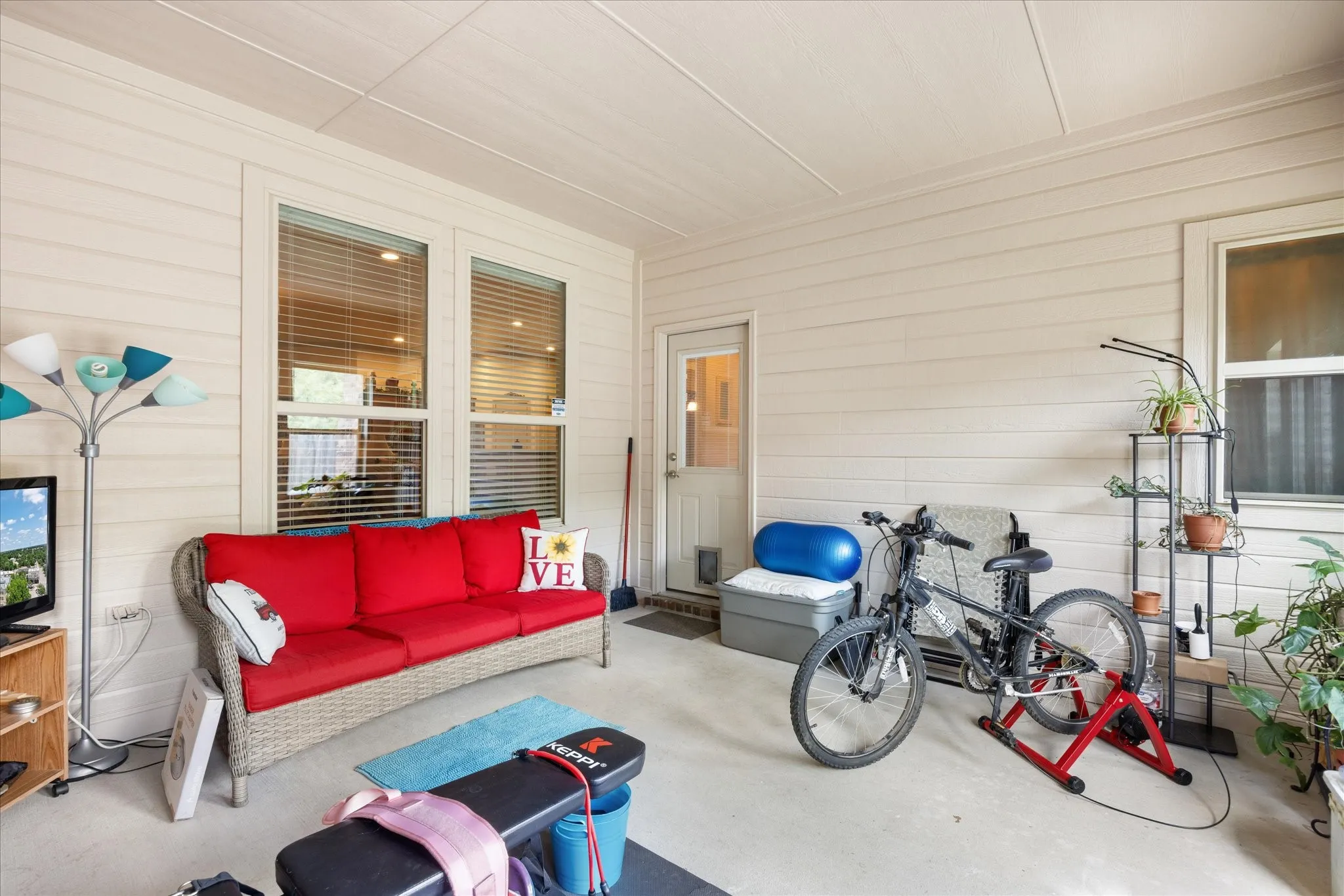 Single Family Residence For Sale in Johnson County , 340 Canadian Lane, Burleson, Texas 76028, 5 Bedroom, 3 Bathroom, 3 Garage spaces, 2,586 Sqft, built in 2014, mls#21294762, Real Estate Agent in Burleson, Homes For Sale in Johnson county, Homes For Sale in Burleson, Realtor in Burleson Texas, Real Estate Brokerage Independent Realty Texas, Luminita Cordes Realtor