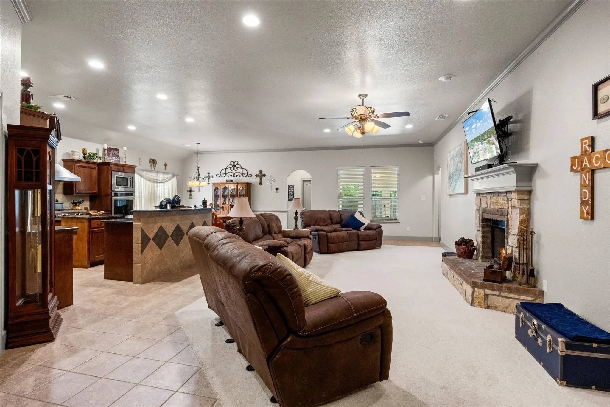 Single Family Residence For Sale in Johnson County , 340 Canadian Lane, Burleson, Texas 76028, 5 Bedroom, 3 Bathroom, 3 Garage spaces, 2,586 Sqft, built in 2014, mls#21294762, Real Estate Agent in Burleson, Homes For Sale in Johnson county, Homes For Sale in Burleson, Realtor in Burleson Texas, Real Estate Brokerage Independent Realty Texas, Luminita Cordes Realtor