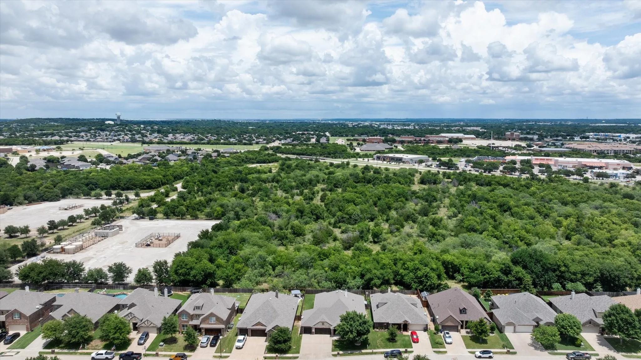 Single Family Residence For Sale in Johnson County , 340 Canadian Lane, Burleson, Texas 76028, 5 Bedroom, 3 Bathroom, 3 Garage spaces, 2,586 Sqft, built in 2014, mls#21294762, Real Estate Agent in Burleson, Homes For Sale in Johnson county, Homes For Sale in Burleson, Realtor in Burleson Texas, Real Estate Brokerage Independent Realty Texas, Luminita Cordes Realtor