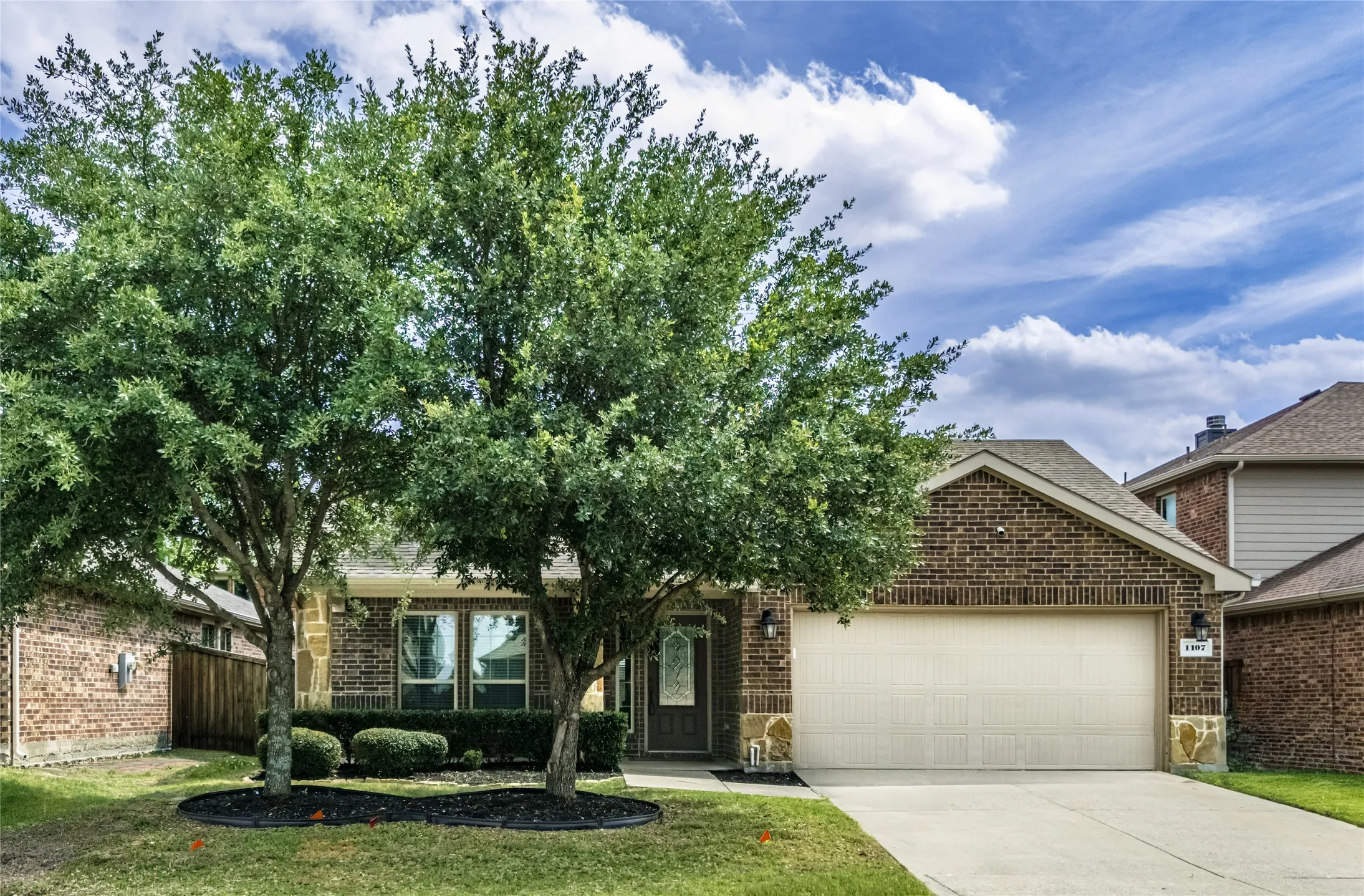 Single Family Residence For Sale in Collin County , 1107 Dickenson Drive, Melissa, Texas 75454, 3 Bedroom, 2 Bathroom, 2 Garage spaces, 2,054 Sqft, built in 2014, mls#21303021, Real Estate Agent in Melissa, Homes For Sale in Collin county, Homes For Sale in Melissa, Realtor in Melissa Texas, Real Estate Brokerage Independent Realty Texas, Luminita Cordes Realtor