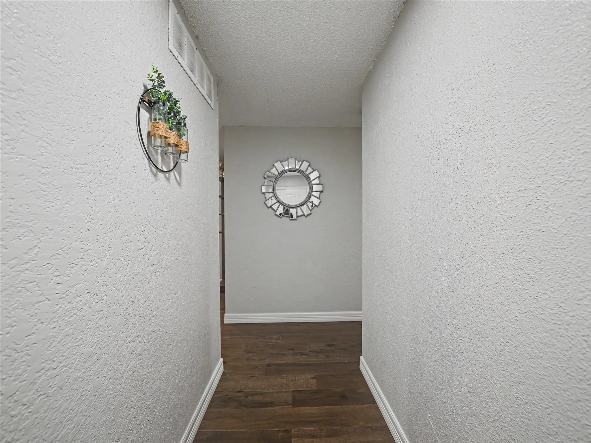 Single Family Residence For Sale in Tarrant County , 7325 S Meadow Drive E, Fort Worth, Texas 76133, 3 Bedroom, 2 Bathroom, 2 Garage spaces, 1,291 Sqft, built in 1983, mls#21302992, Real Estate Agent in Fort Worth, Homes For Sale in Tarrant county, Homes For Sale in Fort Worth, Realtor in Fort Worth Texas, Real Estate Brokerage Independent Realty Texas, Luminita Cordes Realtor