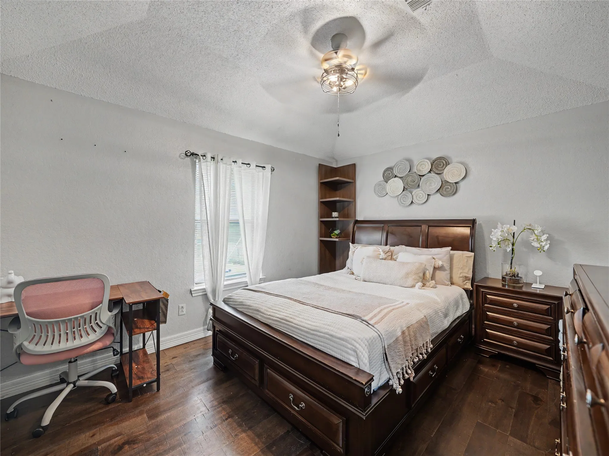Single Family Residence For Sale in Tarrant County , 7325 S Meadow Drive E, Fort Worth, Texas 76133, 3 Bedroom, 2 Bathroom, 2 Garage spaces, 1,291 Sqft, built in 1983, mls#21302992, Real Estate Agent in Fort Worth, Homes For Sale in Tarrant county, Homes For Sale in Fort Worth, Realtor in Fort Worth Texas, Real Estate Brokerage Independent Realty Texas, Luminita Cordes Realtor