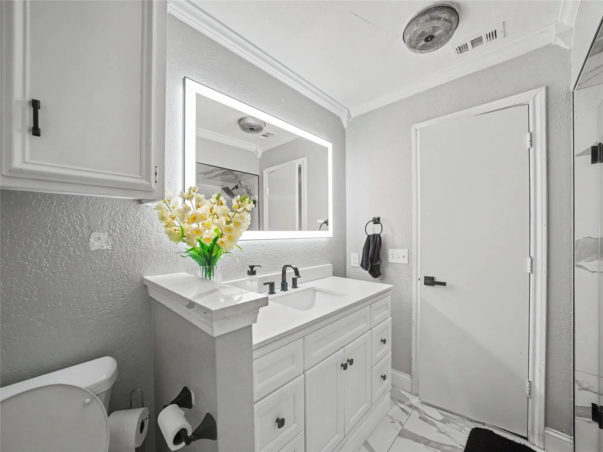 Single Family Residence For Sale in Tarrant County , 7325 S Meadow Drive E, Fort Worth, Texas 76133, 3 Bedroom, 2 Bathroom, 2 Garage spaces, 1,291 Sqft, built in 1983, mls#21302992, Real Estate Agent in Fort Worth, Homes For Sale in Tarrant county, Homes For Sale in Fort Worth, Realtor in Fort Worth Texas, Real Estate Brokerage Independent Realty Texas, Luminita Cordes Realtor