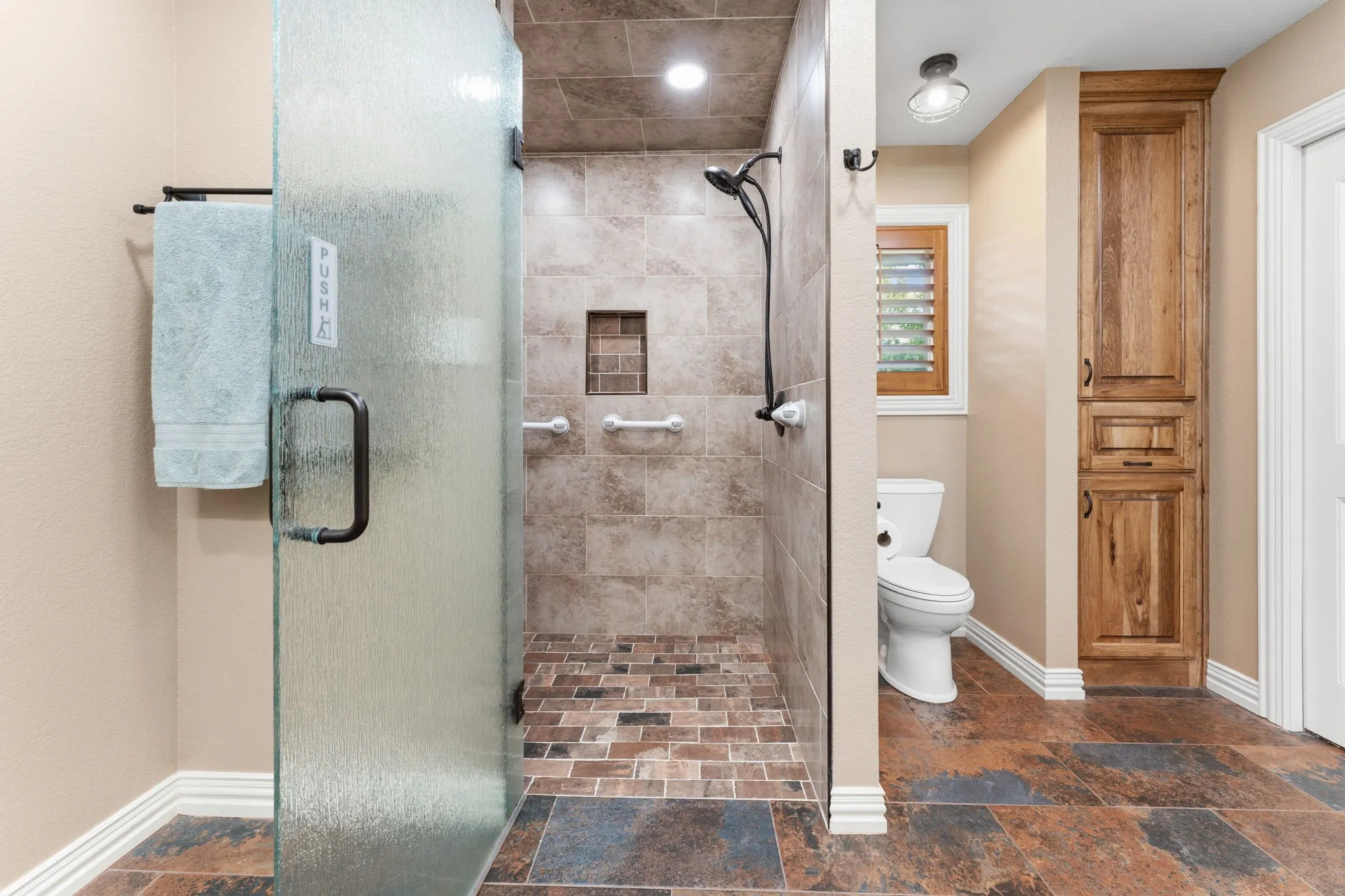 Single Family Residence For Sale in Wood County , 8910 Fm 779, Alba, Texas 75410, 4 Bedroom, 2 Bathroom, 2 Garage spaces, 2,472 Sqft, built in 2023, mls#21300166, Real Estate Agent in Alba, Homes For Sale in Wood county, Homes For Sale in Alba, Realtor in Alba Texas, Real Estate Brokerage Independent Realty Texas, Luminita Cordes Realtor