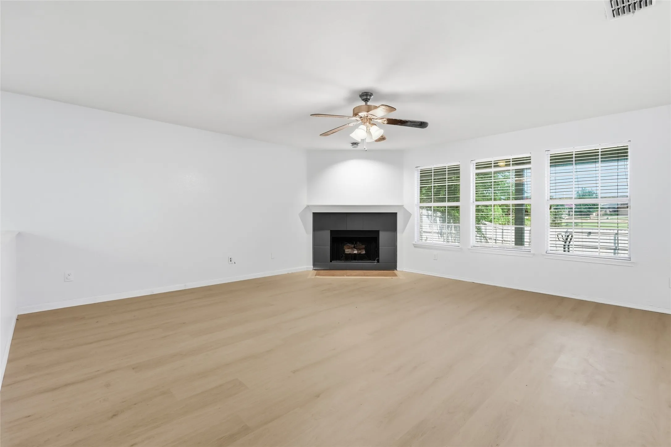 Single Family Residence For Rent in Collin County , 417 Niagara Falls Drive, Anna, Texas 75409, 5 Bedroom, 4 Bathroom, 2 Garage spaces, 3,138 Sqft, built in 2004, mls#21302476, Real Estate Agent in Anna, Homes For Rent in Collin county, Homes For Rent in Anna, Realtor in Anna Texas, Real Estate Brokerage Independent Realty Texas, Luminita Cordes Realtor