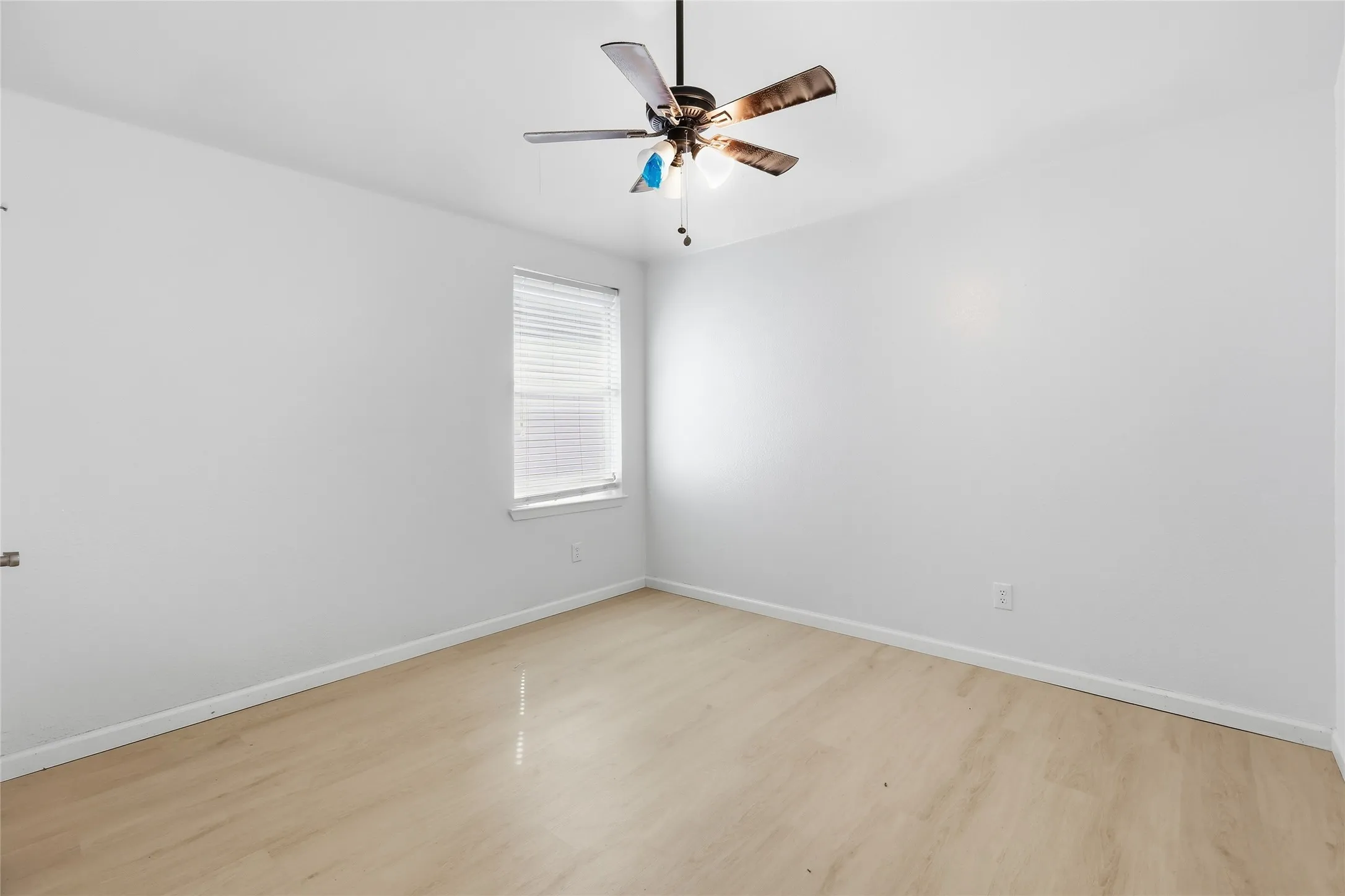 Single Family Residence For Rent in Collin County , 417 Niagara Falls Drive, Anna, Texas 75409, 5 Bedroom, 4 Bathroom, 2 Garage spaces, 3,138 Sqft, built in 2004, mls#21302476, Real Estate Agent in Anna, Homes For Rent in Collin county, Homes For Rent in Anna, Realtor in Anna Texas, Real Estate Brokerage Independent Realty Texas, Luminita Cordes Realtor