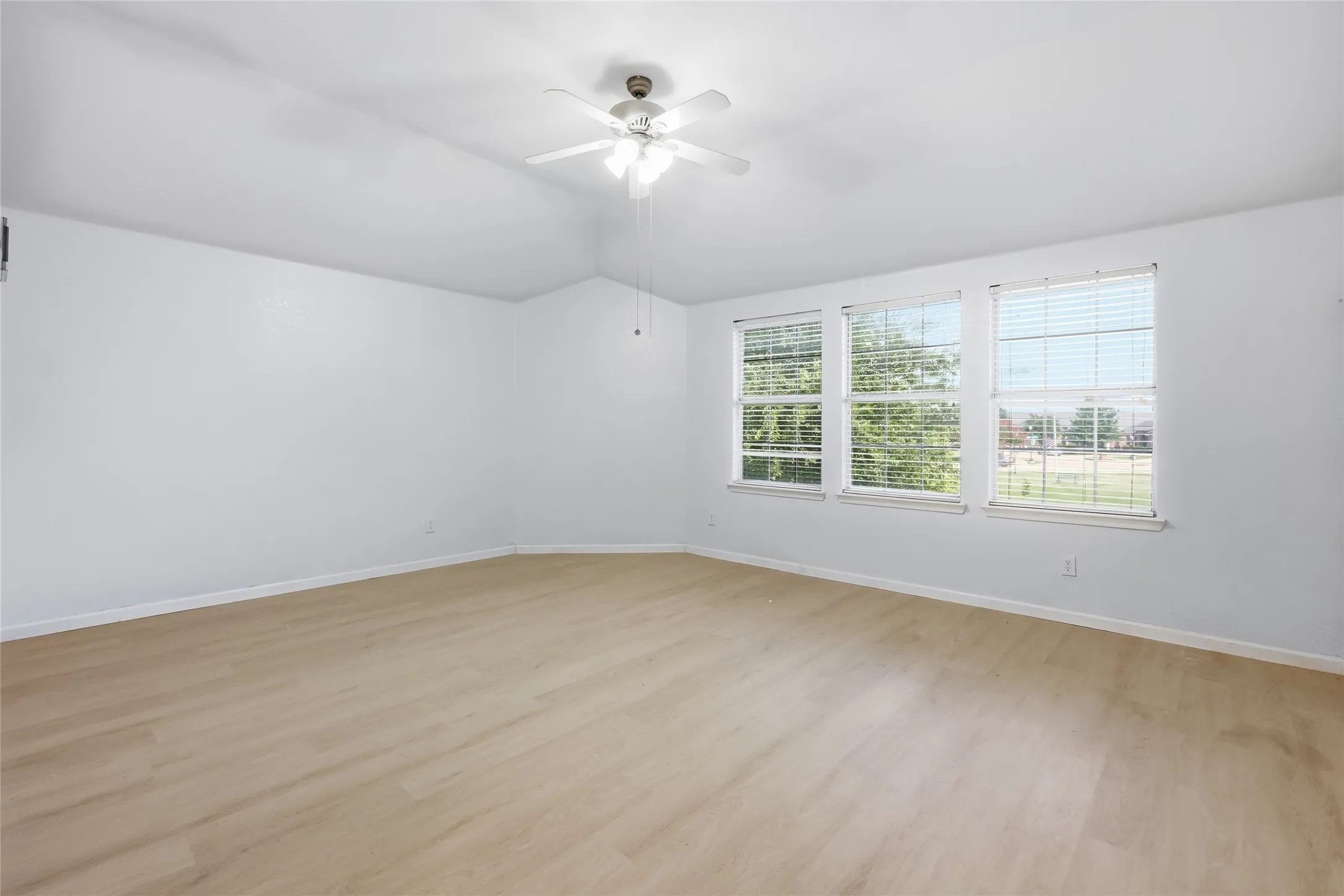 Single Family Residence For Rent in Collin County , 417 Niagara Falls Drive, Anna, Texas 75409, 5 Bedroom, 4 Bathroom, 2 Garage spaces, 3,138 Sqft, built in 2004, mls#21302476, Real Estate Agent in Anna, Homes For Rent in Collin county, Homes For Rent in Anna, Realtor in Anna Texas, Real Estate Brokerage Independent Realty Texas, Luminita Cordes Realtor