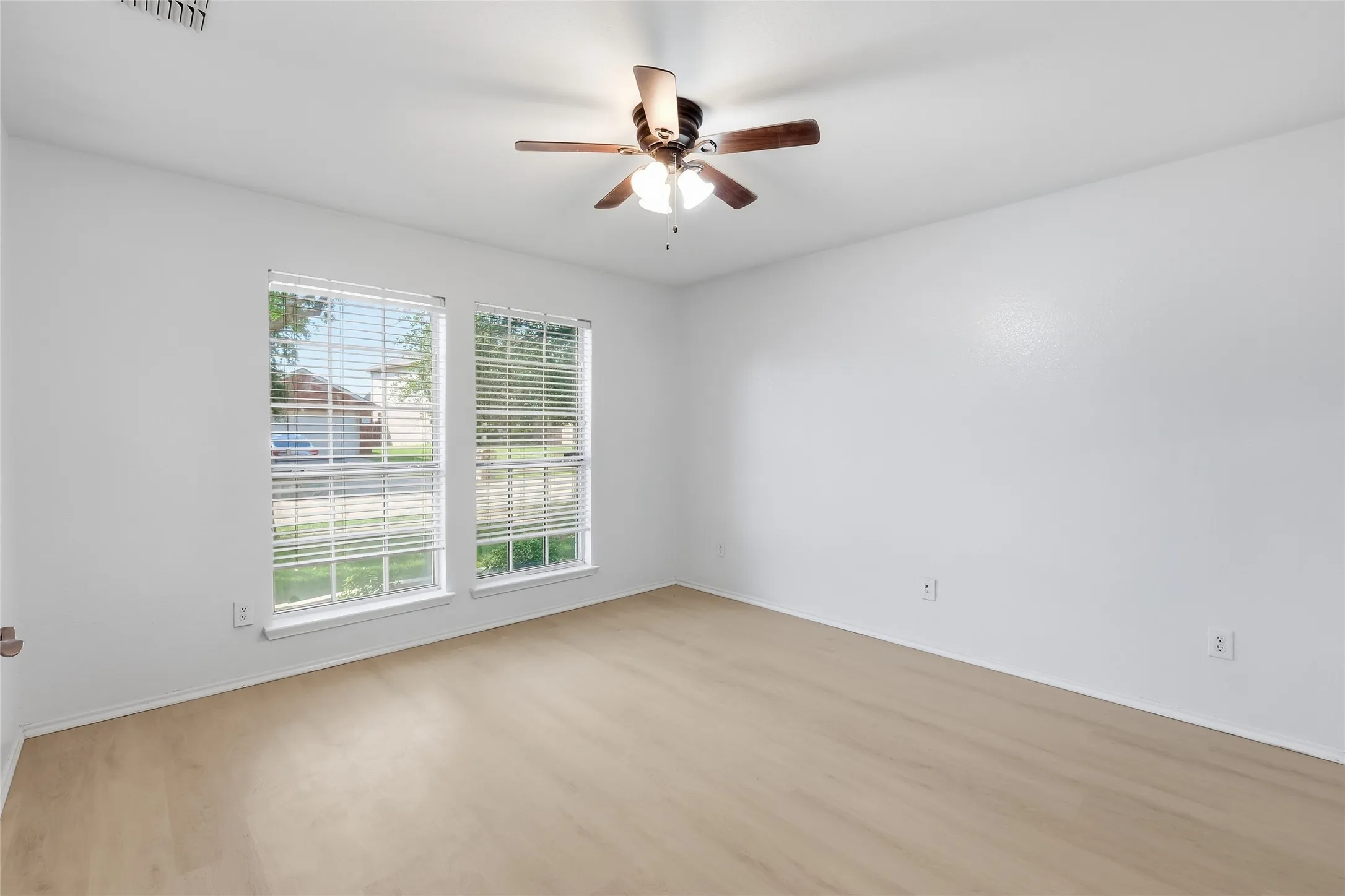 Single Family Residence For Rent in Collin County , 417 Niagara Falls Drive, Anna, Texas 75409, 5 Bedroom, 4 Bathroom, 2 Garage spaces, 3,138 Sqft, built in 2004, mls#21302476, Real Estate Agent in Anna, Homes For Rent in Collin county, Homes For Rent in Anna, Realtor in Anna Texas, Real Estate Brokerage Independent Realty Texas, Luminita Cordes Realtor