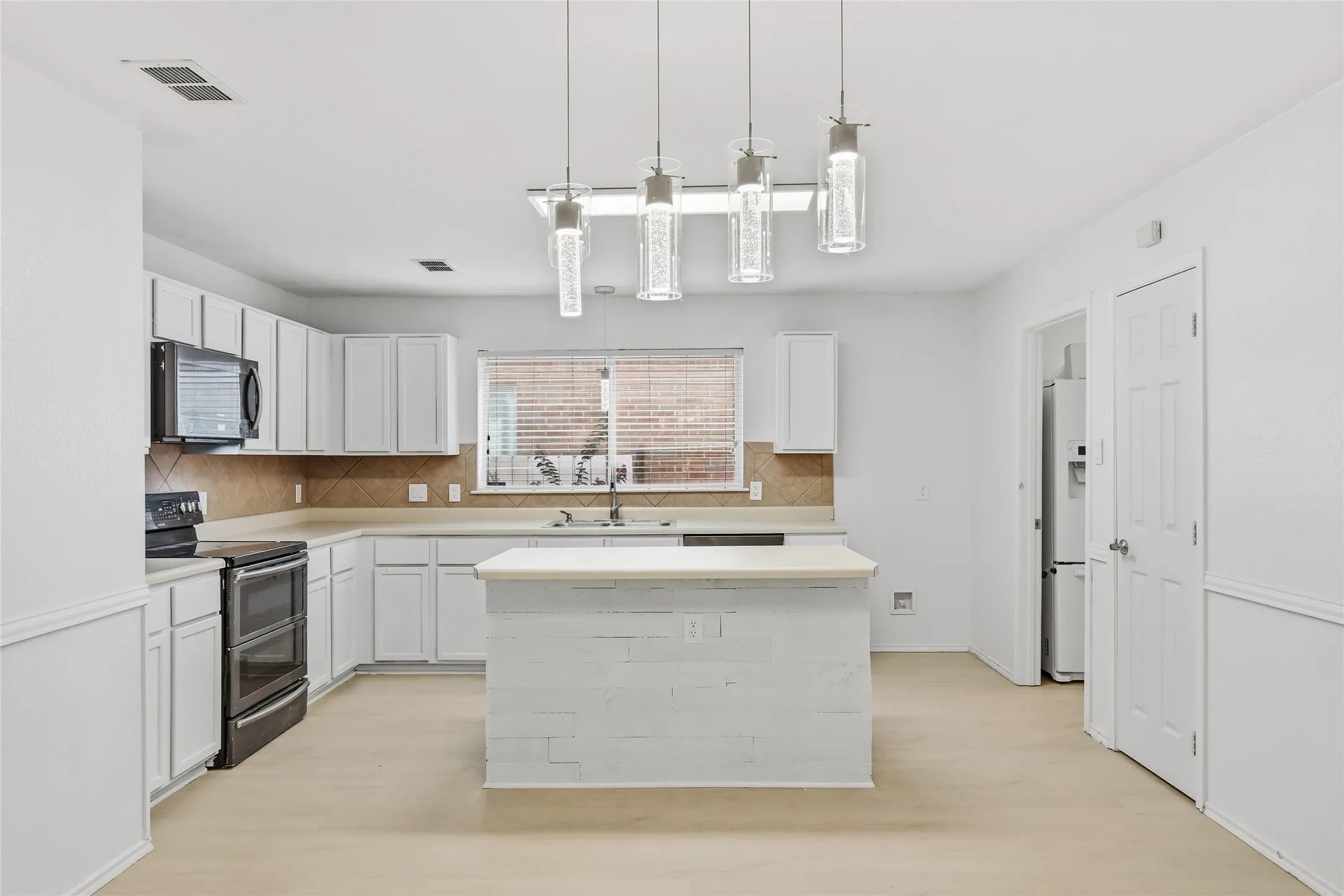 Single Family Residence For Rent in Collin County , 417 Niagara Falls Drive, Anna, Texas 75409, 5 Bedroom, 4 Bathroom, 2 Garage spaces, 3,138 Sqft, built in 2004, mls#21302476, Real Estate Agent in Anna, Homes For Rent in Collin county, Homes For Rent in Anna, Realtor in Anna Texas, Real Estate Brokerage Independent Realty Texas, Luminita Cordes Realtor