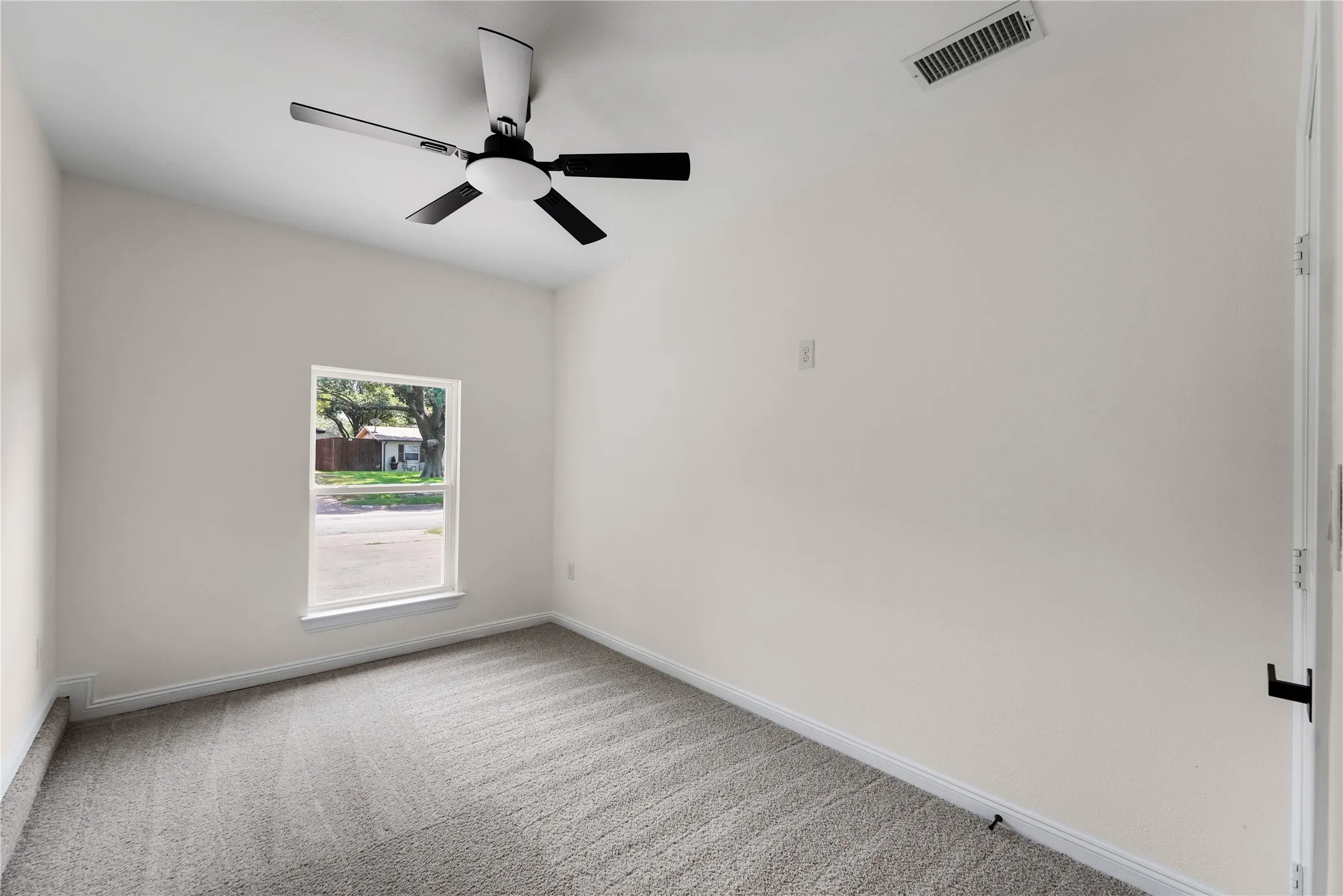 Single Family Residence For Sale in Dallas County , 8616 Flicker Lane, Dallas, Texas 75238, 4 Bedroom, 2 Bathroom, 1 Garage spaces, 1,368 Sqft, built in 1962, mls#21303043, Real Estate Agent in Dallas, Homes For Sale in Dallas county, Homes For Sale in Dallas, Realtor in Dallas Texas, Real Estate Brokerage Independent Realty Texas, Luminita Cordes Realtor