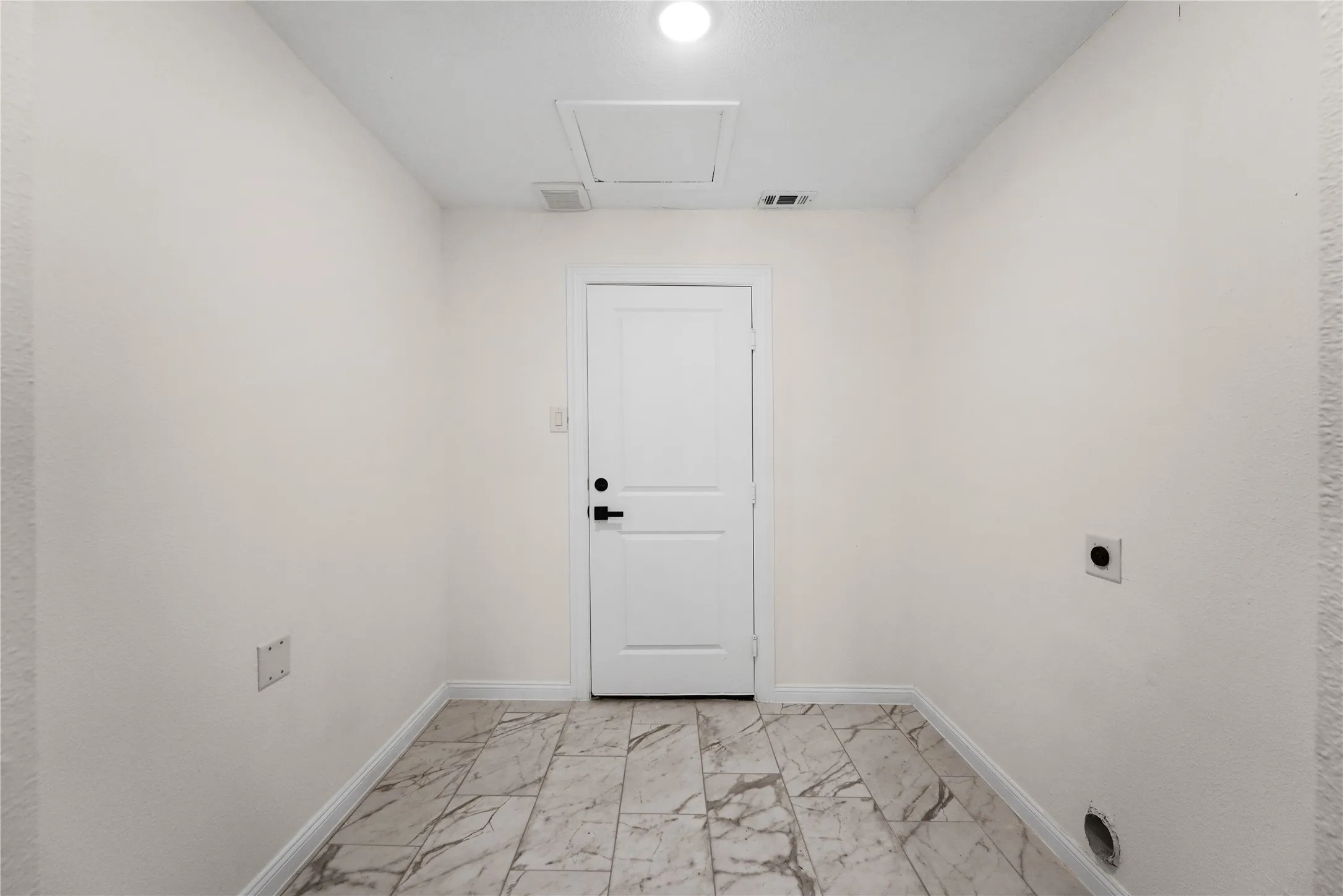 Single Family Residence For Sale in Dallas County , 8616 Flicker Lane, Dallas, Texas 75238, 4 Bedroom, 2 Bathroom, 1 Garage spaces, 1,368 Sqft, built in 1962, mls#21303043, Real Estate Agent in Dallas, Homes For Sale in Dallas county, Homes For Sale in Dallas, Realtor in Dallas Texas, Real Estate Brokerage Independent Realty Texas, Luminita Cordes Realtor