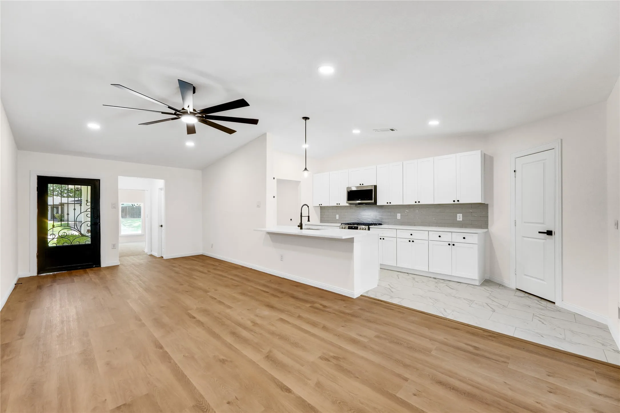 Single Family Residence For Sale in Dallas County , 8616 Flicker Lane, Dallas, Texas 75238, 4 Bedroom, 2 Bathroom, 1 Garage spaces, 1,368 Sqft, built in 1962, mls#21303043, Real Estate Agent in Dallas, Homes For Sale in Dallas county, Homes For Sale in Dallas, Realtor in Dallas Texas, Real Estate Brokerage Independent Realty Texas, Luminita Cordes Realtor