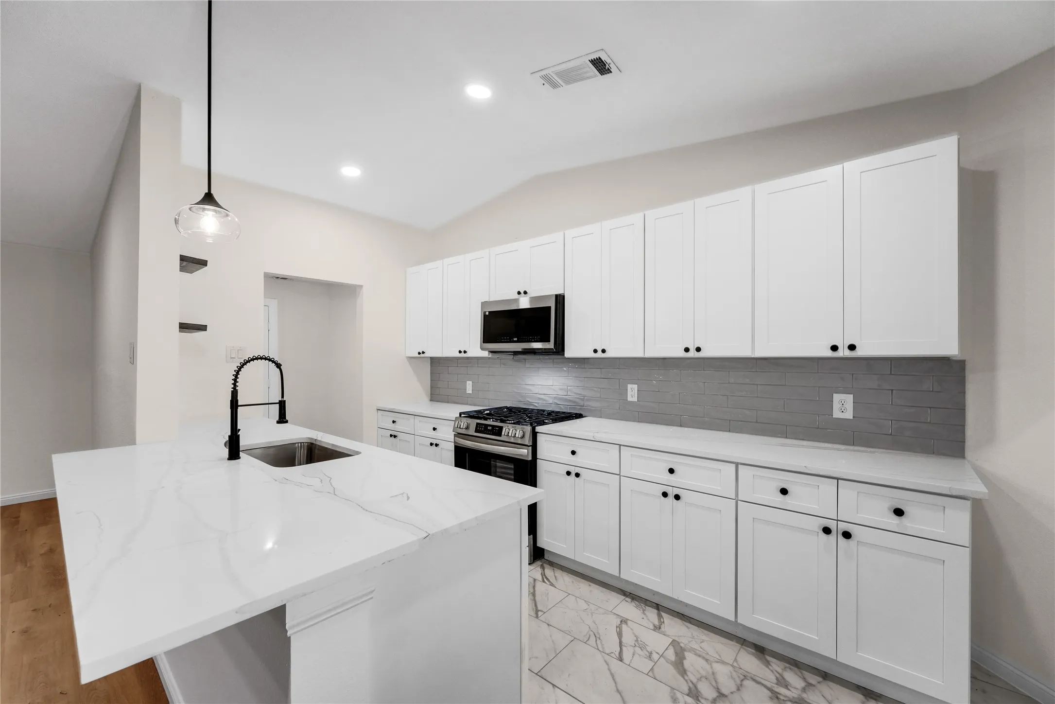 Single Family Residence For Sale in Dallas County , 8616 Flicker Lane, Dallas, Texas 75238, 4 Bedroom, 2 Bathroom, 1 Garage spaces, 1,368 Sqft, built in 1962, mls#21303043, Real Estate Agent in Dallas, Homes For Sale in Dallas county, Homes For Sale in Dallas, Realtor in Dallas Texas, Real Estate Brokerage Independent Realty Texas, Luminita Cordes Realtor