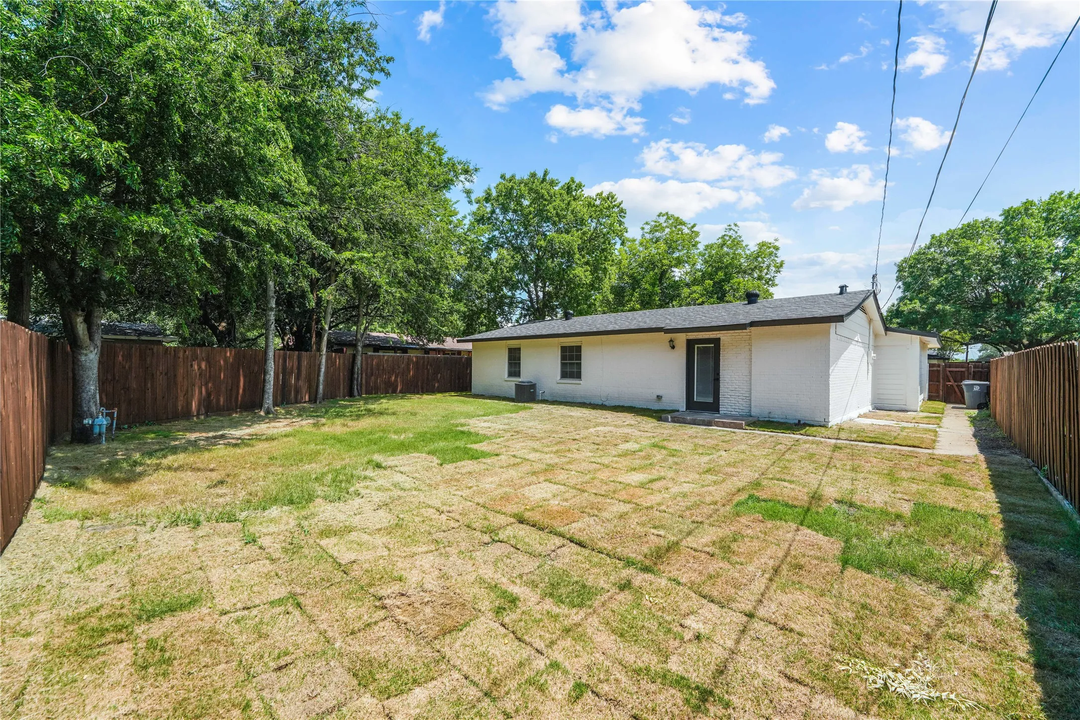 Single Family Residence For Sale in Dallas County , 8616 Flicker Lane, Dallas, Texas 75238, 4 Bedroom, 2 Bathroom, 1 Garage spaces, 1,368 Sqft, built in 1962, mls#21303043, Real Estate Agent in Dallas, Homes For Sale in Dallas county, Homes For Sale in Dallas, Realtor in Dallas Texas, Real Estate Brokerage Independent Realty Texas, Luminita Cordes Realtor