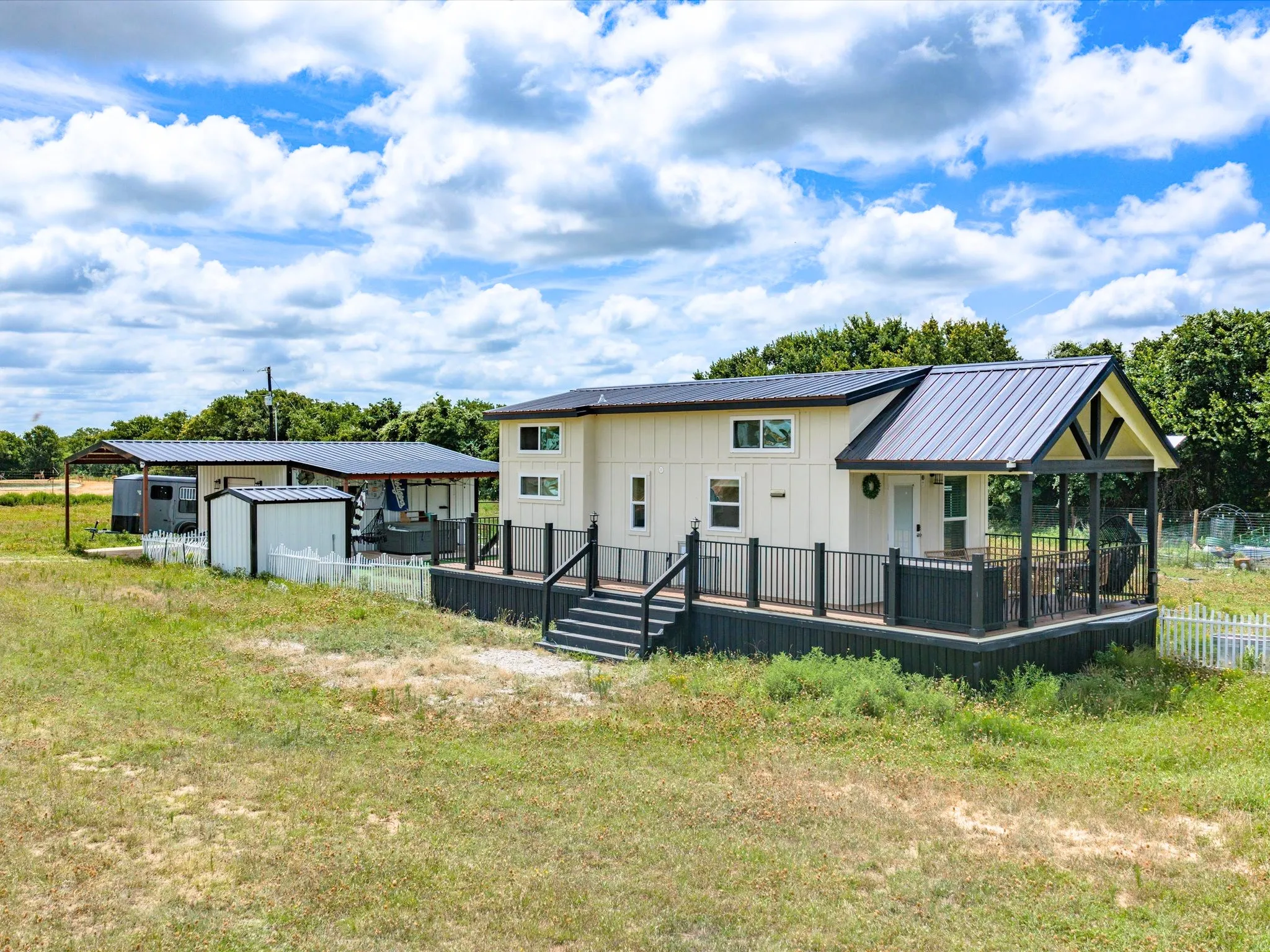 Mobile Home For Sale in Jack County , 828 Wilson Road, Perrin, Texas 76486, 1 Bedroom, 1 Bathroom, Garage spaces, 380 Sqft, built in 2024, mls#21303001, Real Estate Agent in Perrin, Homes For Sale in Jack county, Homes For Sale in Perrin, Realtor in Perrin Texas, Real Estate Brokerage Independent Realty Texas, Luminita Cordes Realtor