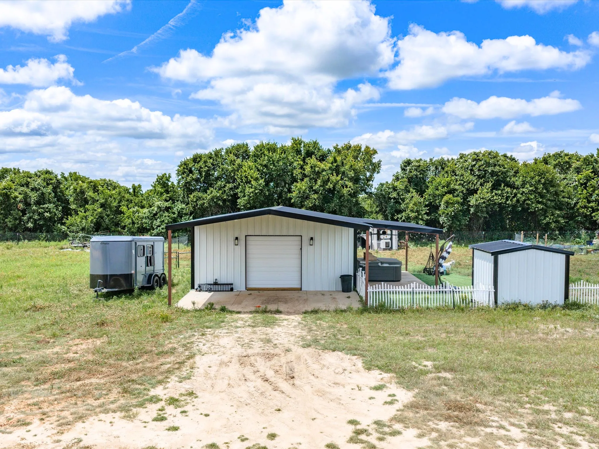 Mobile Home For Sale in Jack County , 828 Wilson Road, Perrin, Texas 76486, 1 Bedroom, 1 Bathroom, Garage spaces, 380 Sqft, built in 2024, mls#21303001, Real Estate Agent in Perrin, Homes For Sale in Jack county, Homes For Sale in Perrin, Realtor in Perrin Texas, Real Estate Brokerage Independent Realty Texas, Luminita Cordes Realtor