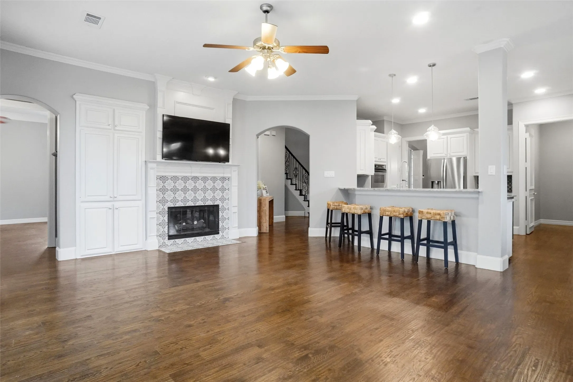 Single Family Residence For Sale in Tarrant County , 1204 Wellington Drive, Keller, Texas 76248, 6 Bedroom, 5 Bathroom, 3 Garage spaces, 3,742 Sqft, built in 2001, mls#21303052, Real Estate Agent in Keller, Homes For Sale in Tarrant county, Homes For Sale in Keller, Realtor in Keller Texas, Real Estate Brokerage Independent Realty Texas, Luminita Cordes Realtor