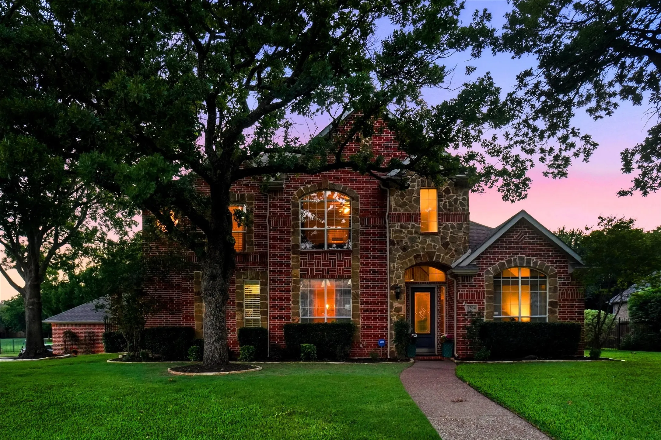 Single Family Residence For Sale in Tarrant County , 1204 Wellington Drive, Keller, Texas 76248, 6 Bedroom, 5 Bathroom, 3 Garage spaces, 3,742 Sqft, built in 2001, mls#21303052, Real Estate Agent in Keller, Homes For Sale in Tarrant county, Homes For Sale in Keller, Realtor in Keller Texas, Real Estate Brokerage Independent Realty Texas, Luminita Cordes Realtor