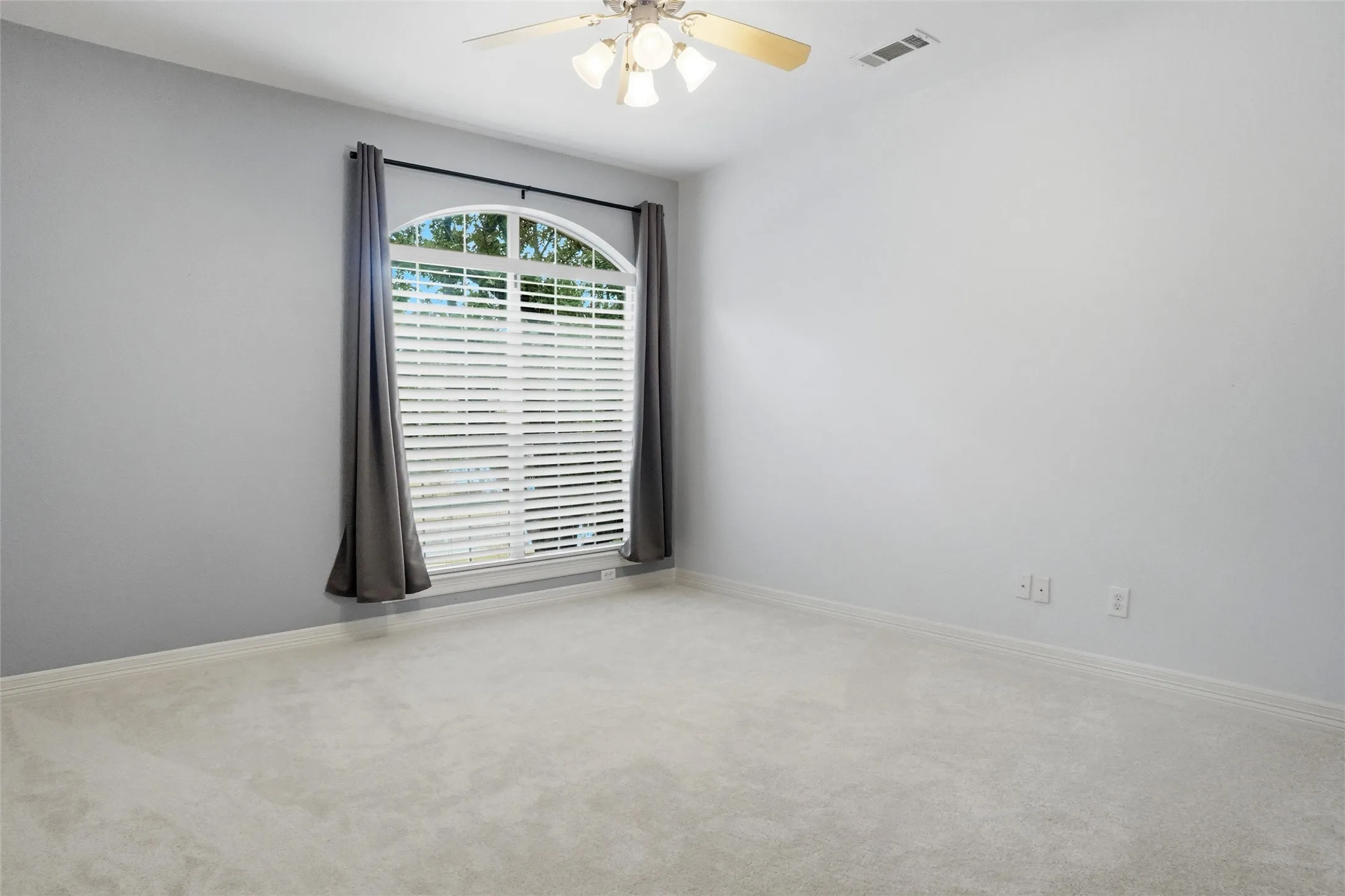 Single Family Residence For Sale in Tarrant County , 1204 Wellington Drive, Keller, Texas 76248, 6 Bedroom, 5 Bathroom, 3 Garage spaces, 3,742 Sqft, built in 2001, mls#21303052, Real Estate Agent in Keller, Homes For Sale in Tarrant county, Homes For Sale in Keller, Realtor in Keller Texas, Real Estate Brokerage Independent Realty Texas, Luminita Cordes Realtor