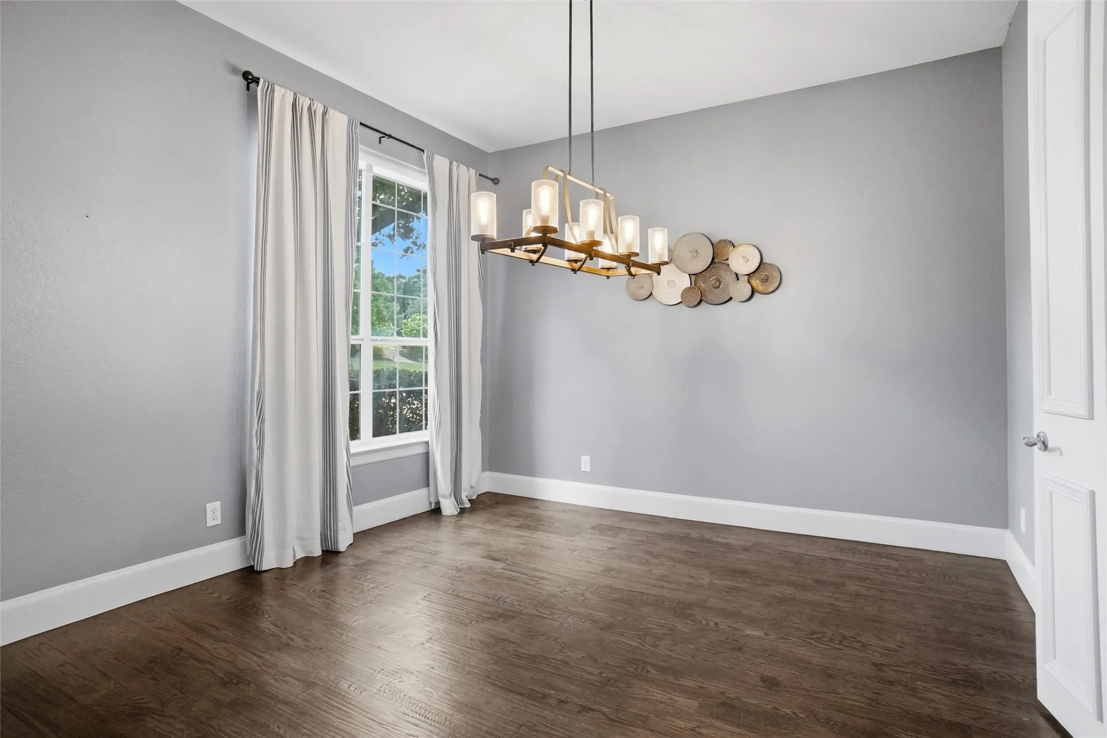 Single Family Residence For Sale in Tarrant County , 1204 Wellington Drive, Keller, Texas 76248, 6 Bedroom, 5 Bathroom, 3 Garage spaces, 3,742 Sqft, built in 2001, mls#21303052, Real Estate Agent in Keller, Homes For Sale in Tarrant county, Homes For Sale in Keller, Realtor in Keller Texas, Real Estate Brokerage Independent Realty Texas, Luminita Cordes Realtor