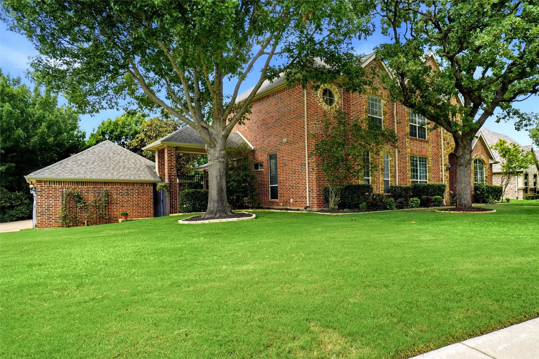 Single Family Residence For Sale in Tarrant County , 1204 Wellington Drive, Keller, Texas 76248, 6 Bedroom, 5 Bathroom, 3 Garage spaces, 3,742 Sqft, built in 2001, mls#21303052, Real Estate Agent in Keller, Homes For Sale in Tarrant county, Homes For Sale in Keller, Realtor in Keller Texas, Real Estate Brokerage Independent Realty Texas, Luminita Cordes Realtor