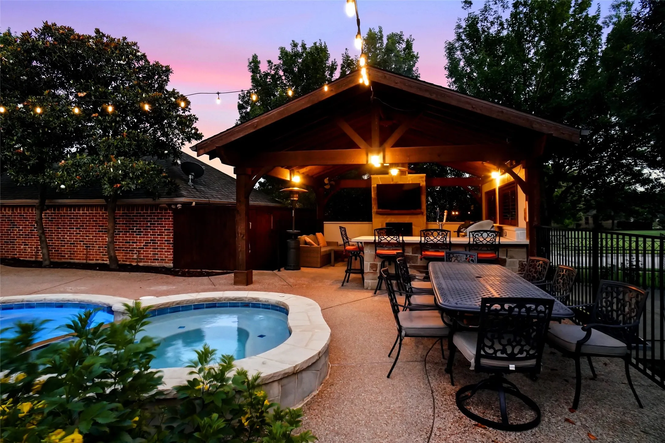 Single Family Residence For Sale in Tarrant County , 1204 Wellington Drive, Keller, Texas 76248, 6 Bedroom, 5 Bathroom, 3 Garage spaces, 3,742 Sqft, built in 2001, mls#21303052, Real Estate Agent in Keller, Homes For Sale in Tarrant county, Homes For Sale in Keller, Realtor in Keller Texas, Real Estate Brokerage Independent Realty Texas, Luminita Cordes Realtor