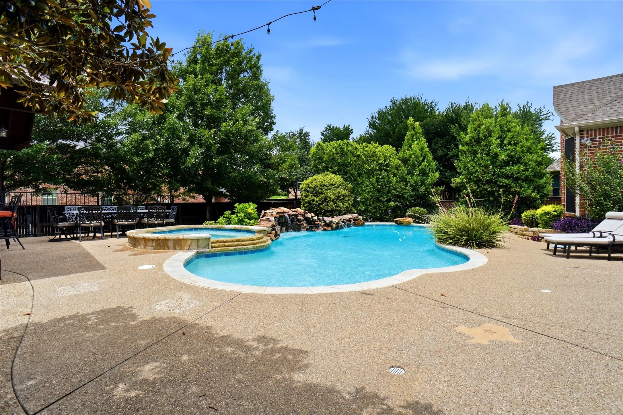 Single Family Residence For Sale in Tarrant County , 1204 Wellington Drive, Keller, Texas 76248, 6 Bedroom, 5 Bathroom, 3 Garage spaces, 3,742 Sqft, built in 2001, mls#21303052, Real Estate Agent in Keller, Homes For Sale in Tarrant county, Homes For Sale in Keller, Realtor in Keller Texas, Real Estate Brokerage Independent Realty Texas, Luminita Cordes Realtor